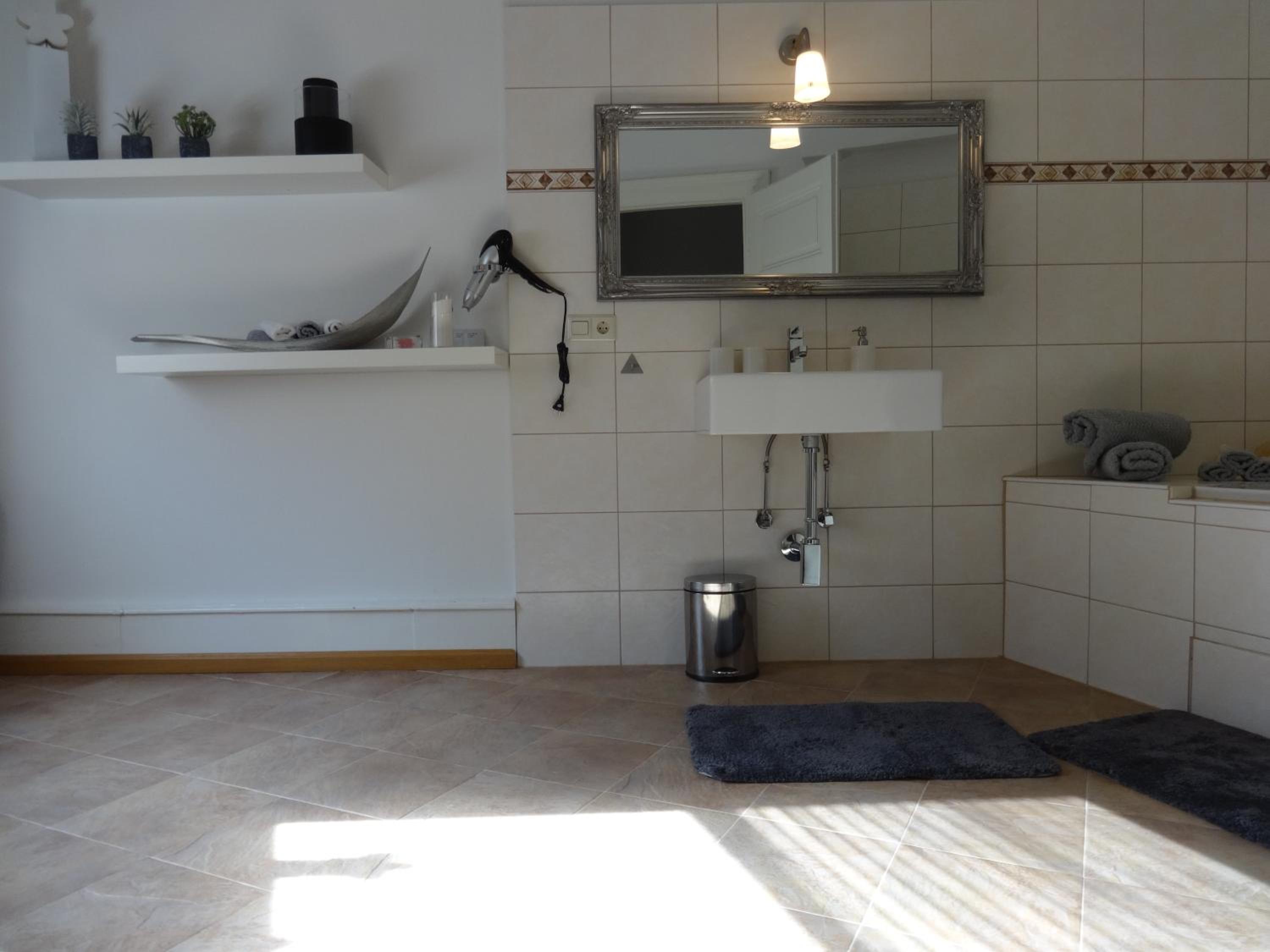 One-Bedroom Apartment with Balcony photo 2