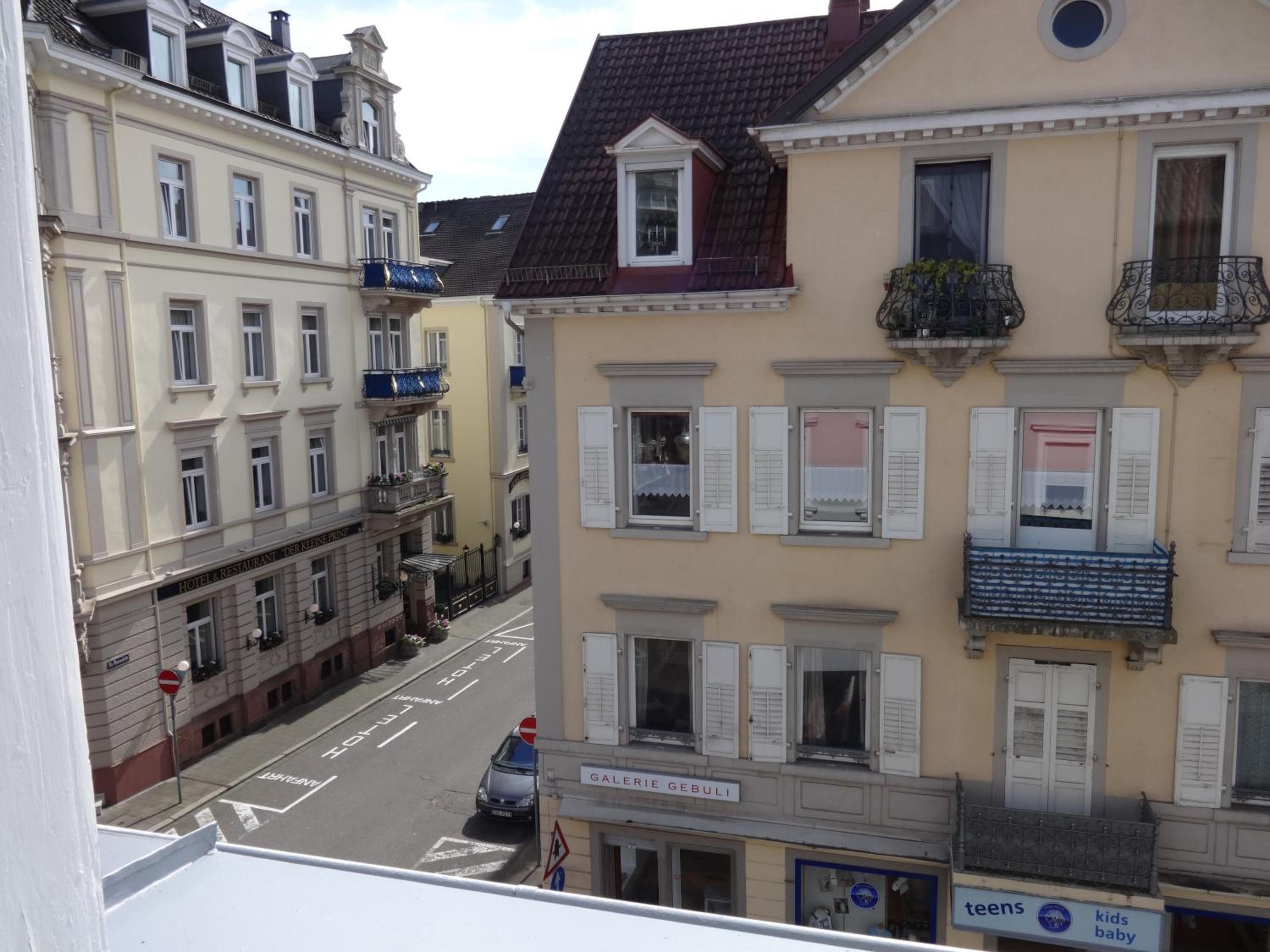 One-Bedroom Apartment with Balcony photo 3