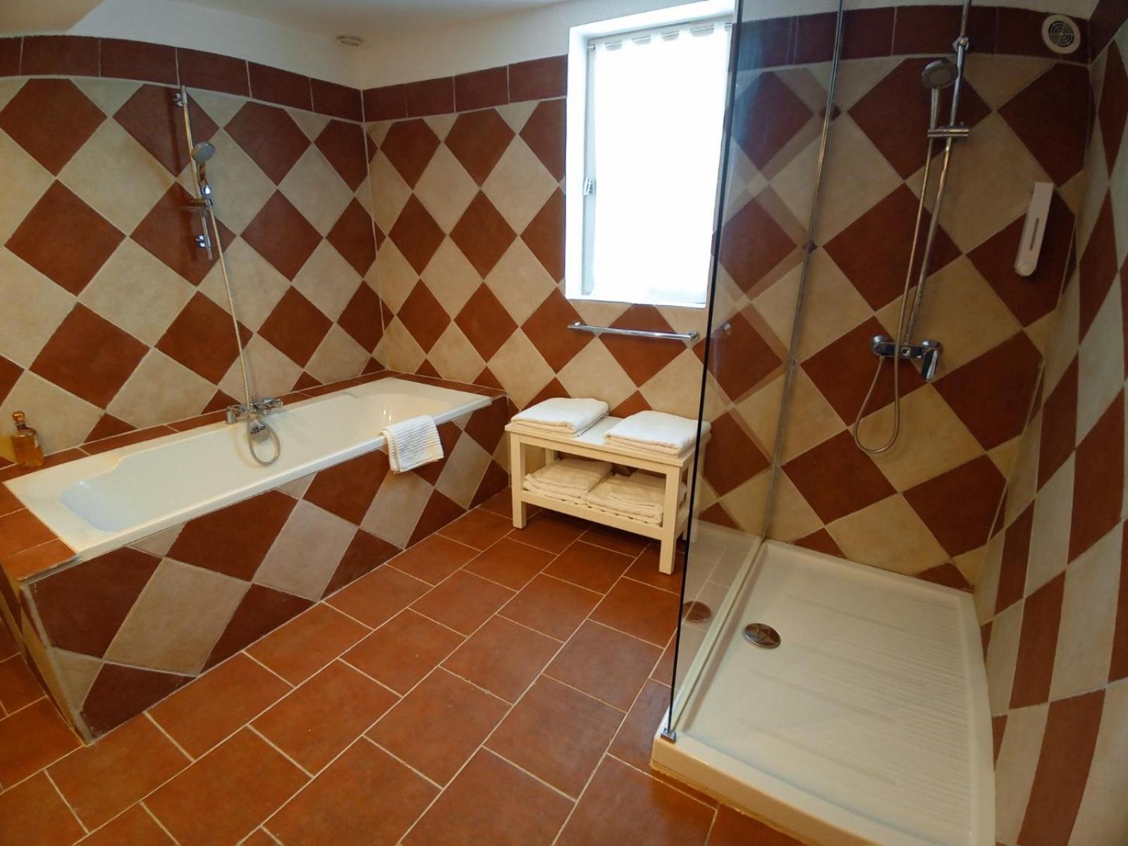 Queen Room with Two Queen Beds photo 2