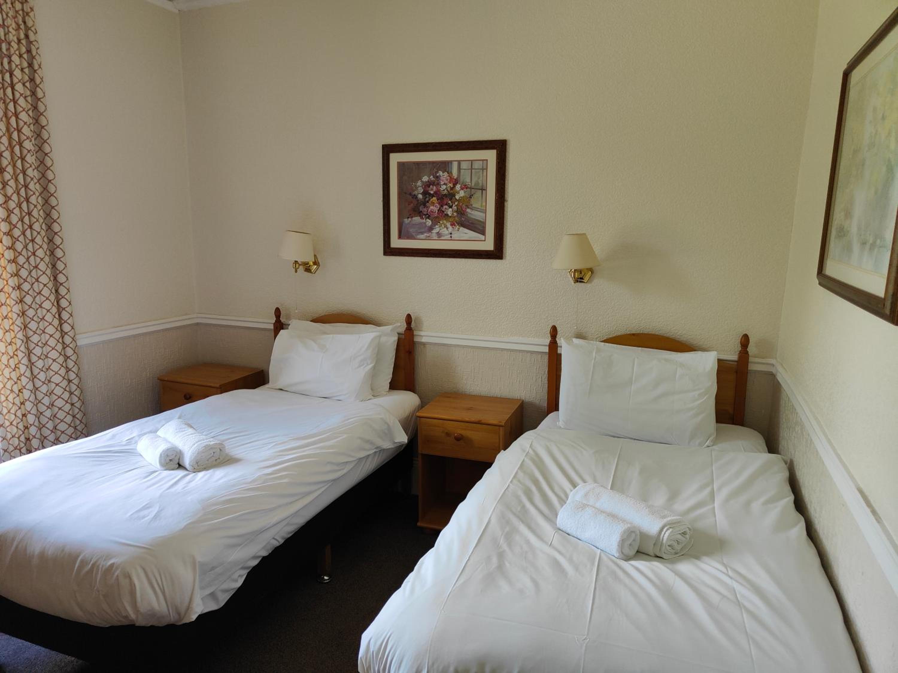 Standard Twin Room - Photo 12