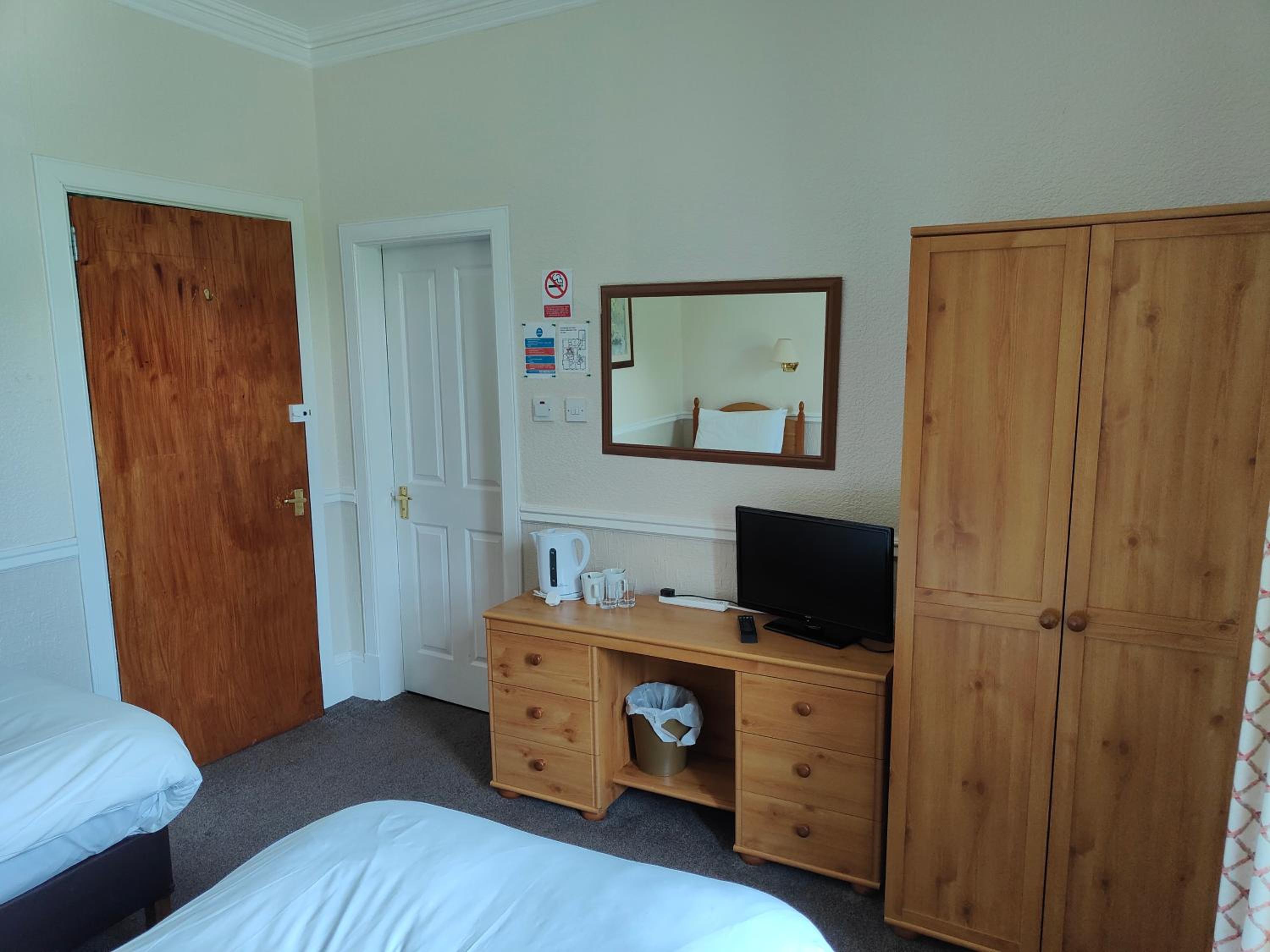 Standard Twin Room - Photo 5