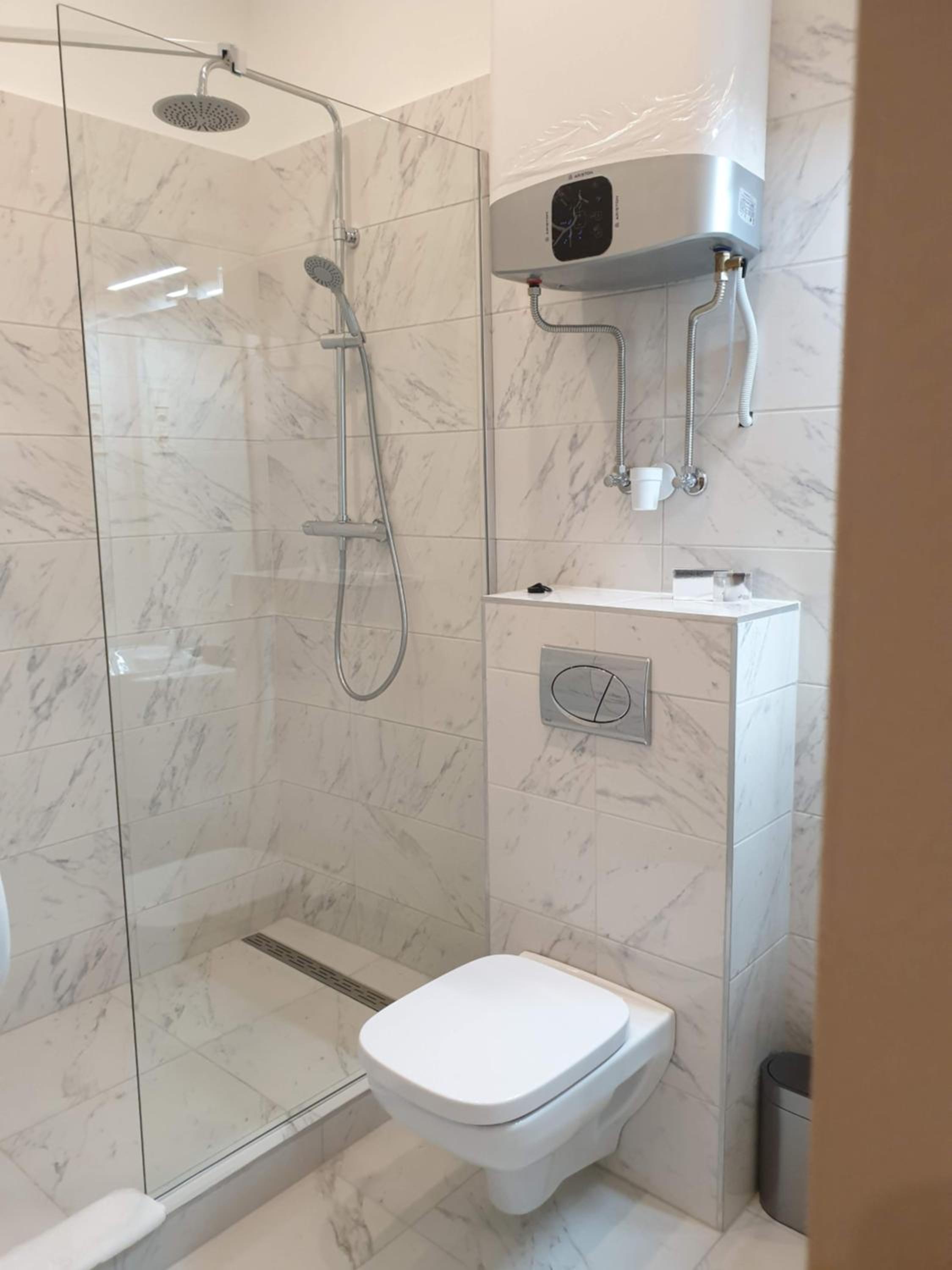 Double Room with Private Bathroom - Photo 7