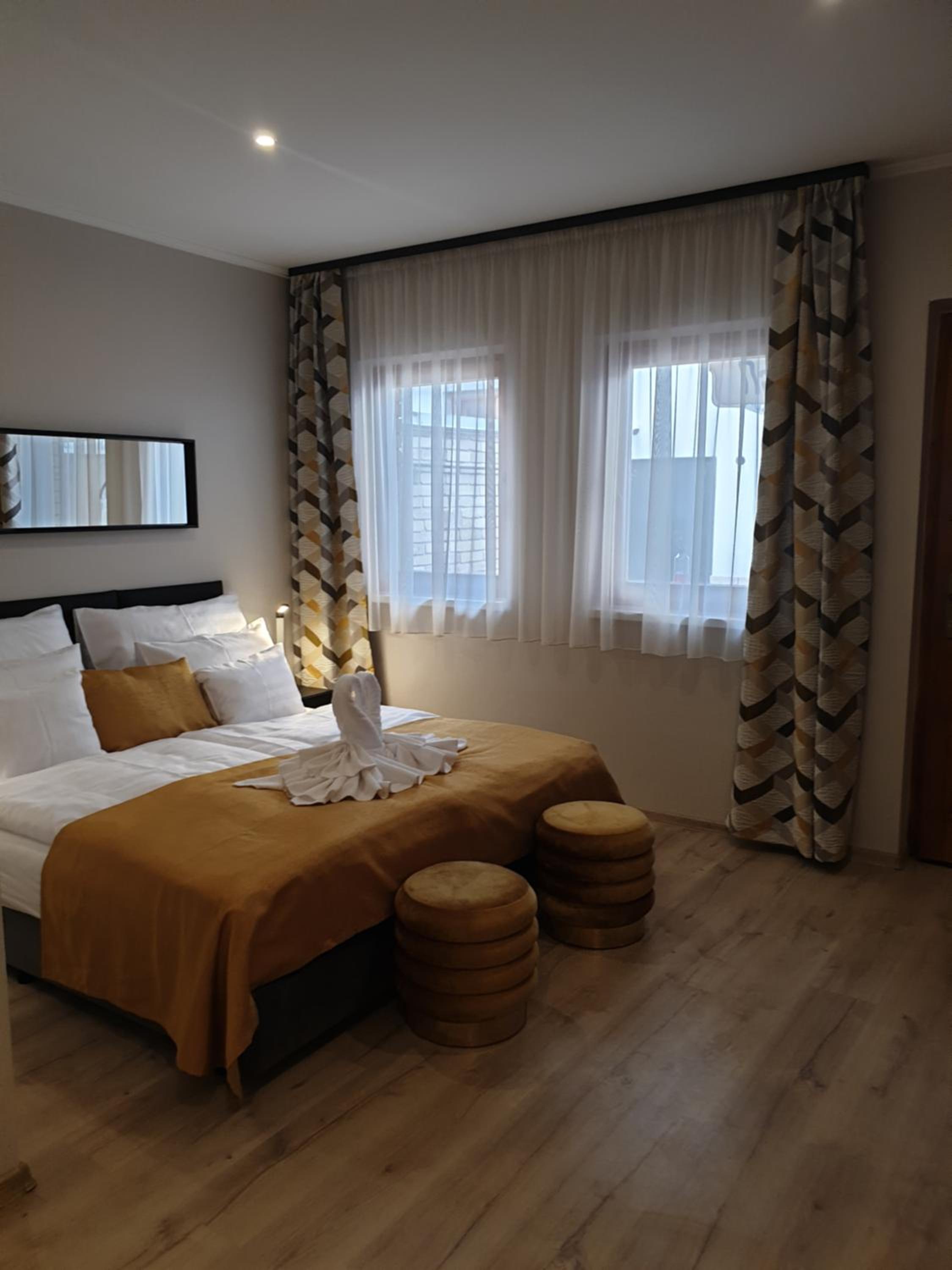 Deluxe Room (2 Adults + 1 Child) - Photo 1