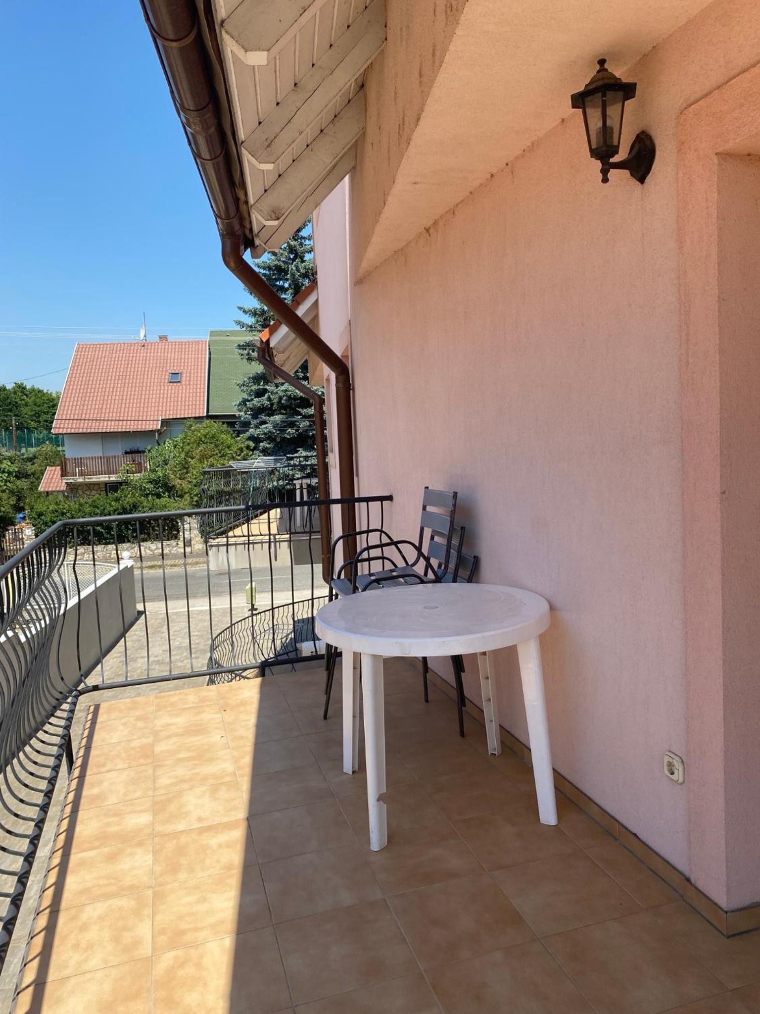 One-Bedroom Apartment with Balcony photo 3