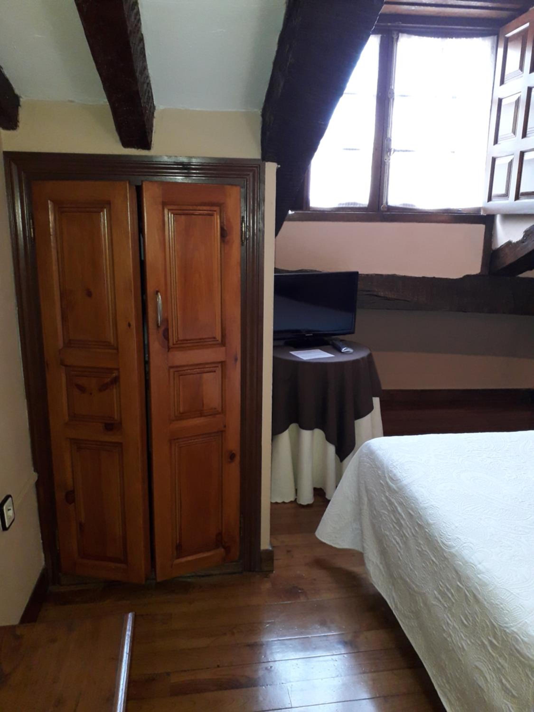 Budget Double Room photo 2