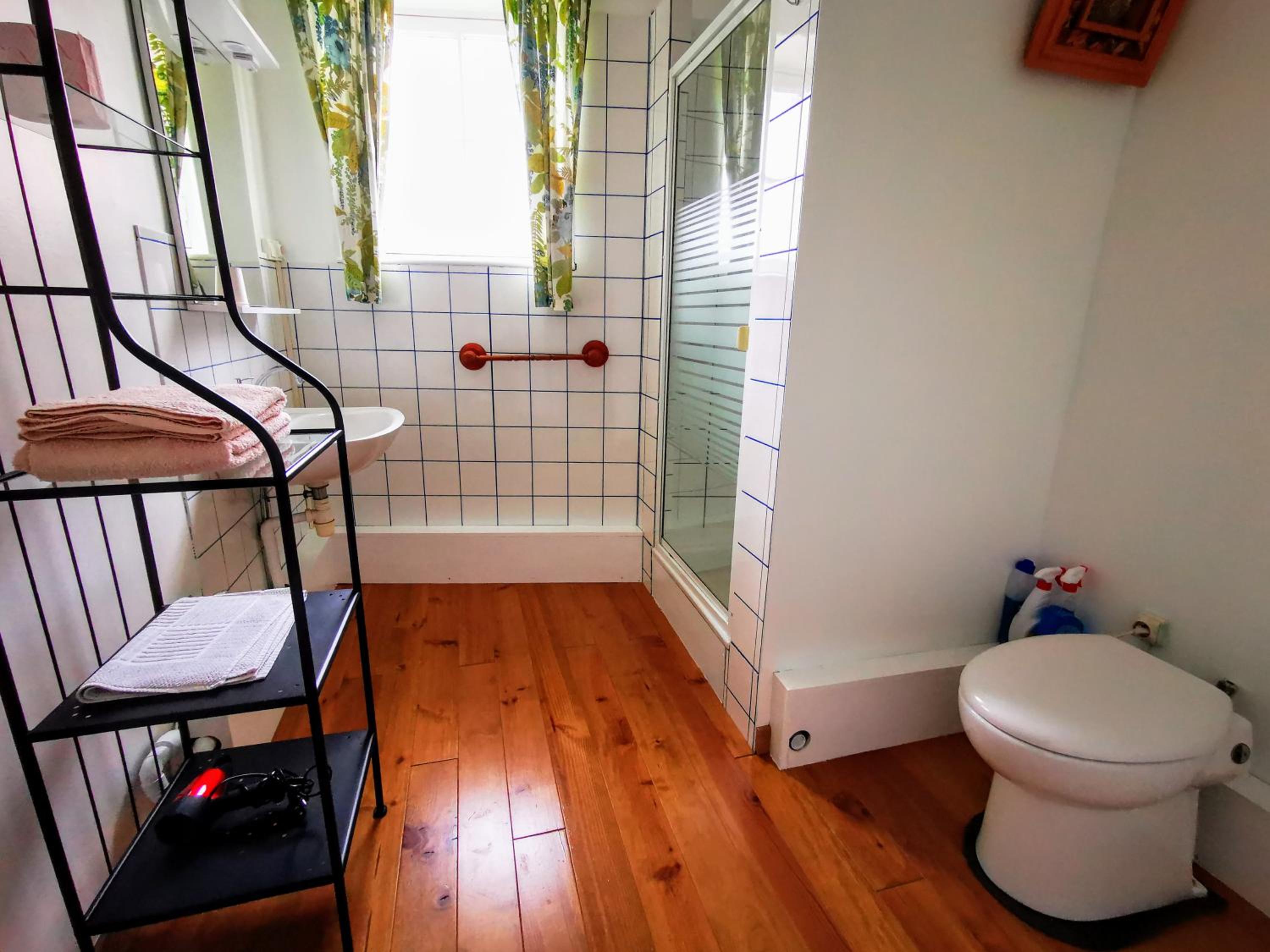 Double Room With Private Bathroom - Photo 3