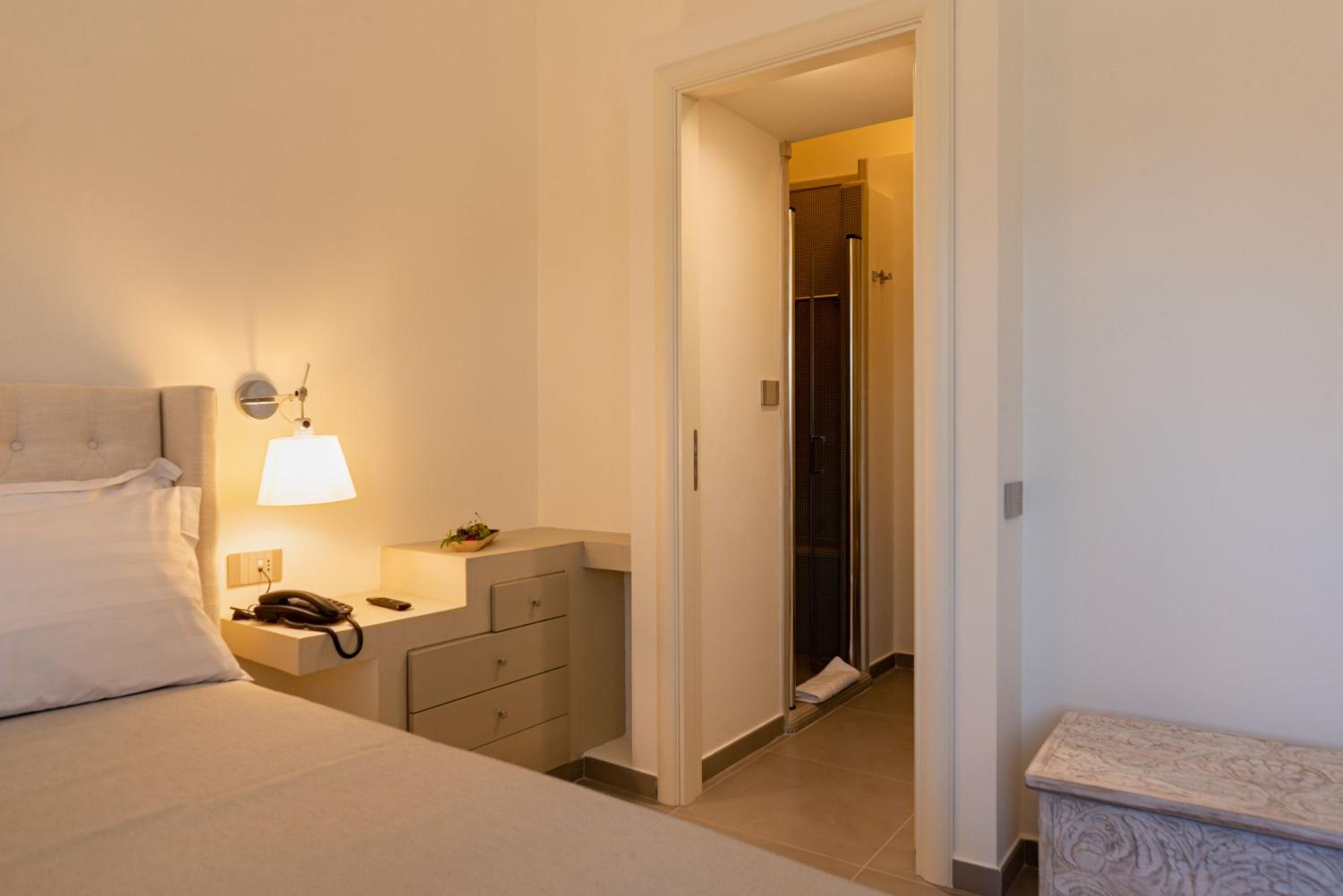 Standard Double Room - Photo 5