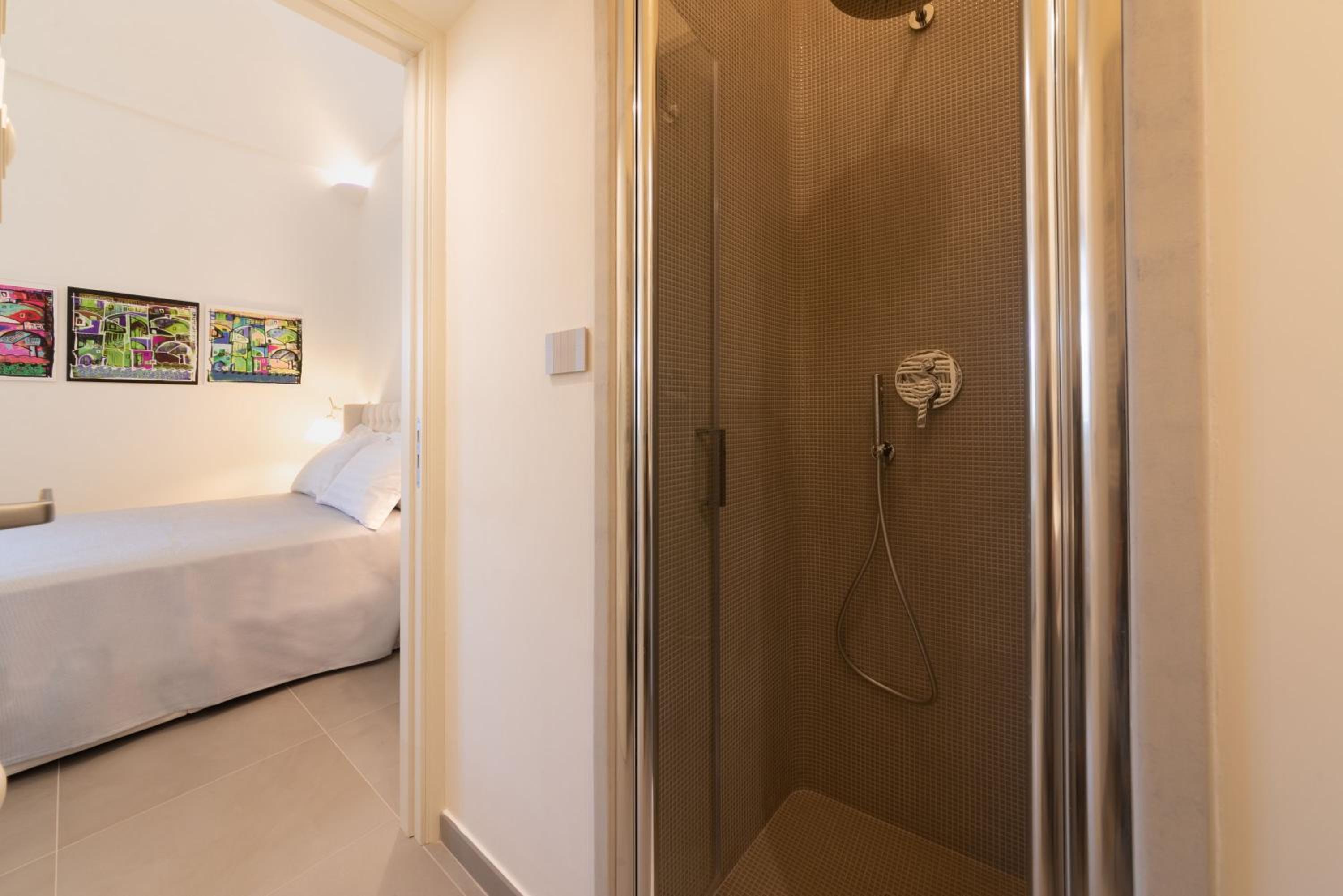 Standard Double Room - Photo 3