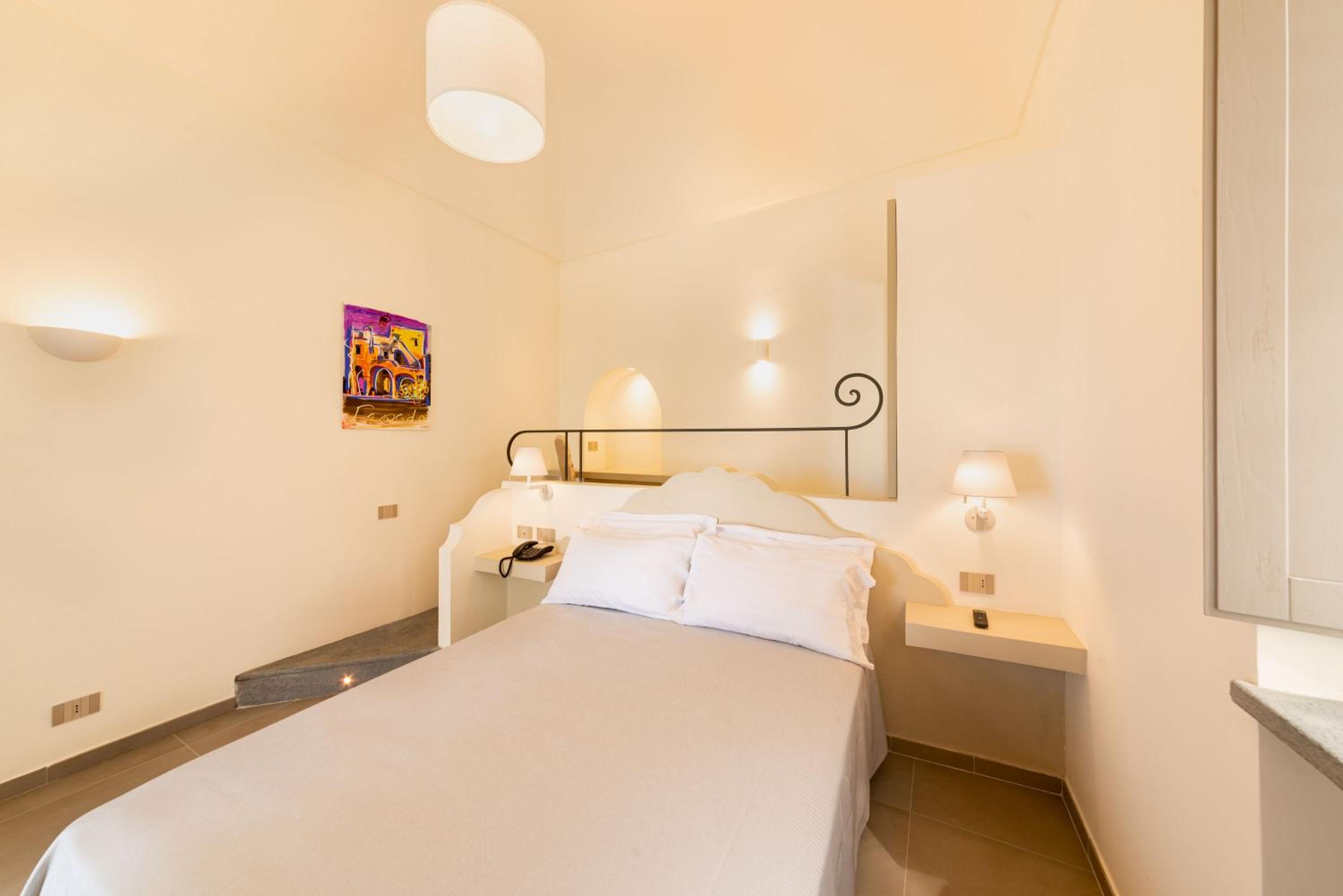 Deluxe Room - Photo 6