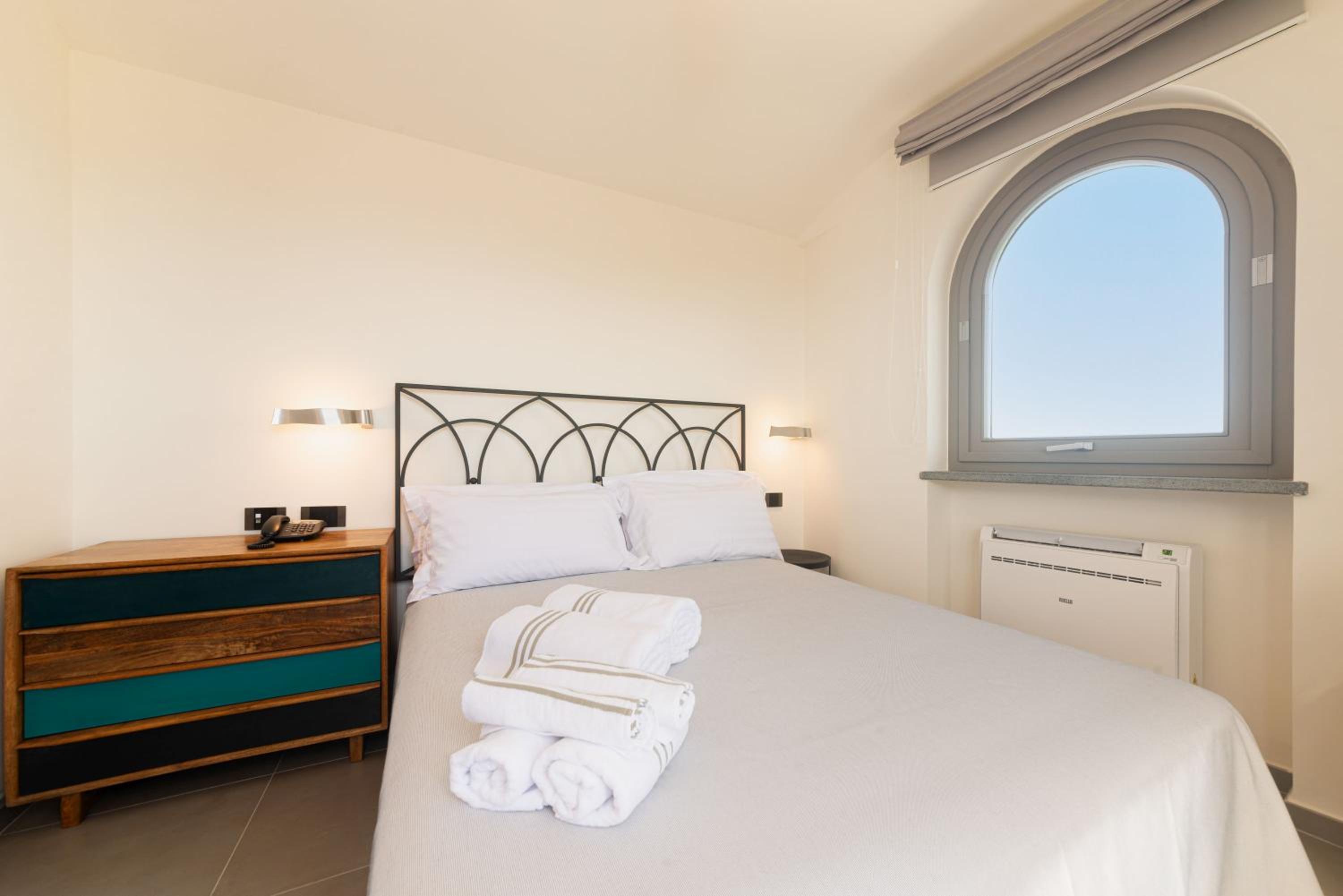 Deluxe Double Room with Balcony and Sea View - Photo 2