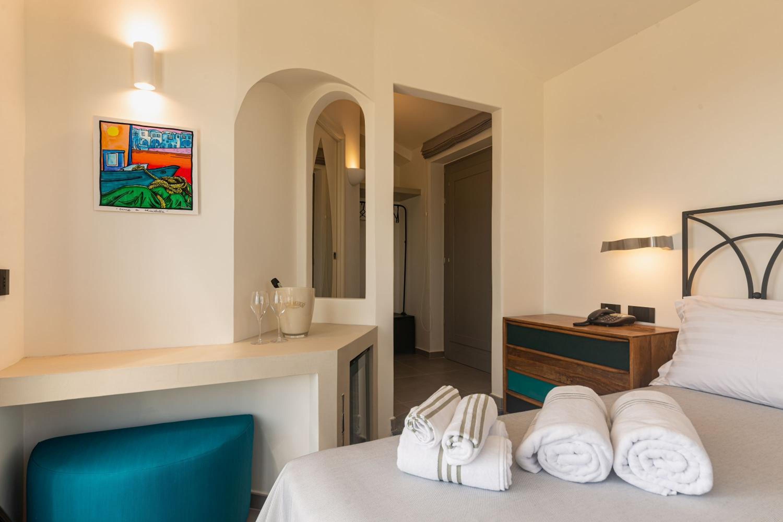 Deluxe Double Room with Balcony and Sea View - Photo 1
