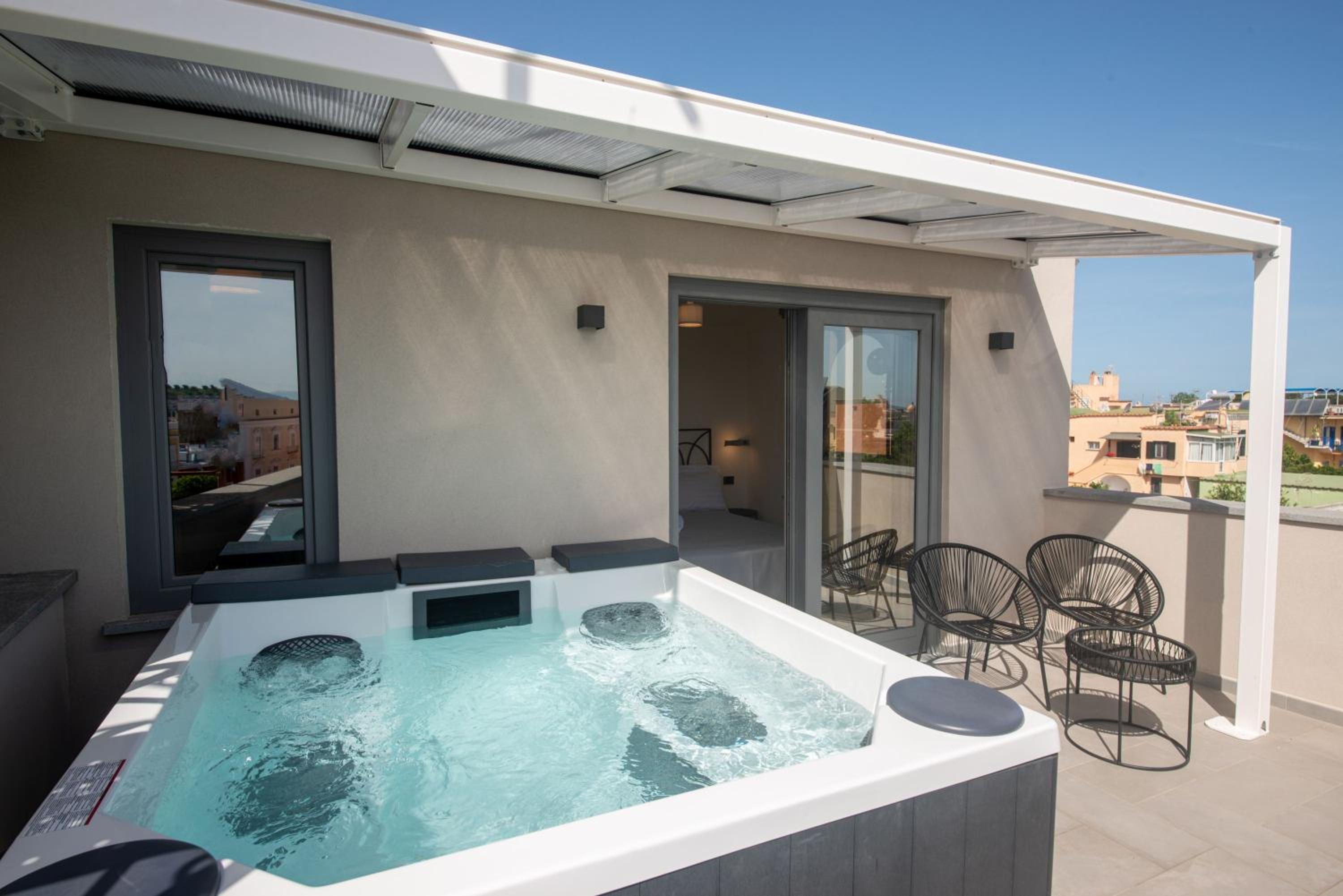 Deluxe Double Room with Balcony and Sea View - Photo 4
