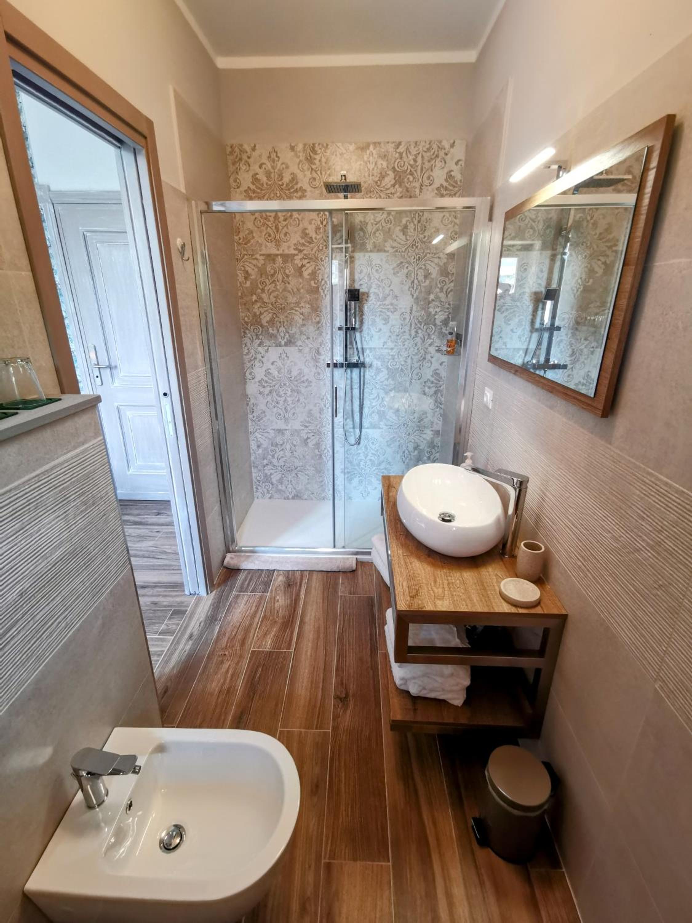 Deluxe Double or Twin Room with Mountain View - Photo 9