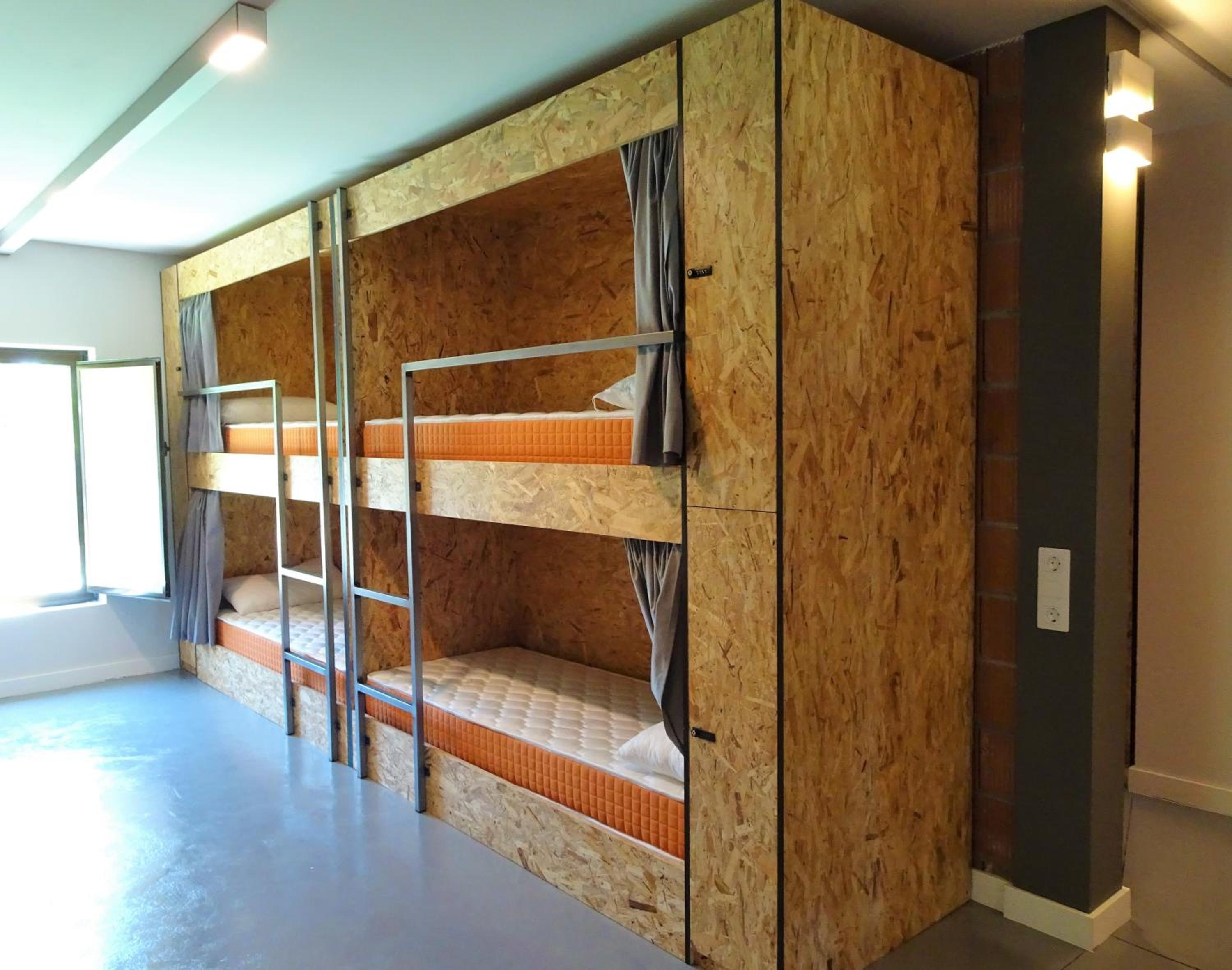 Bunk Bed in Mixed Dormitory Room