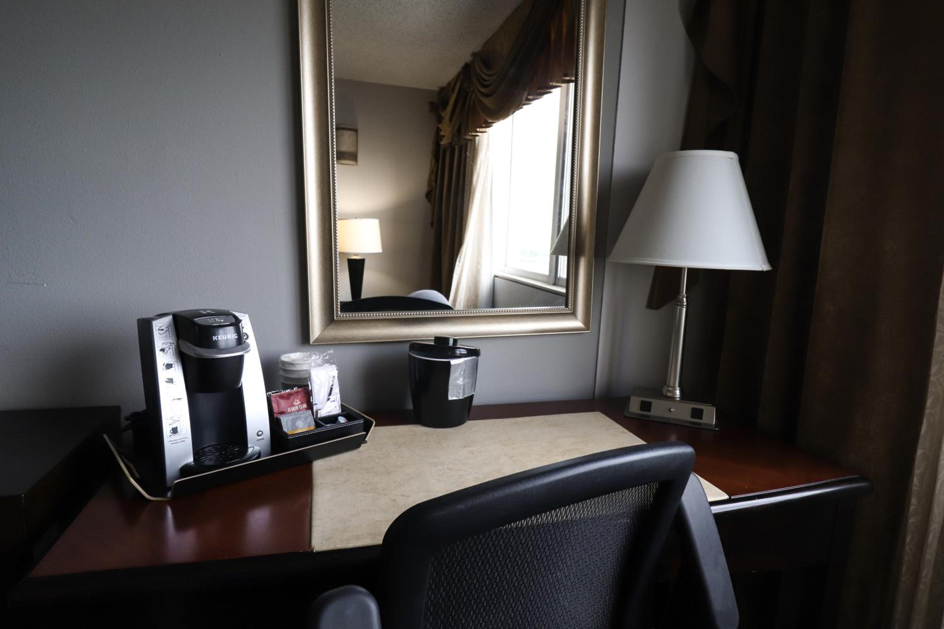 Executive King Room - Non-Smoking - Photo 1