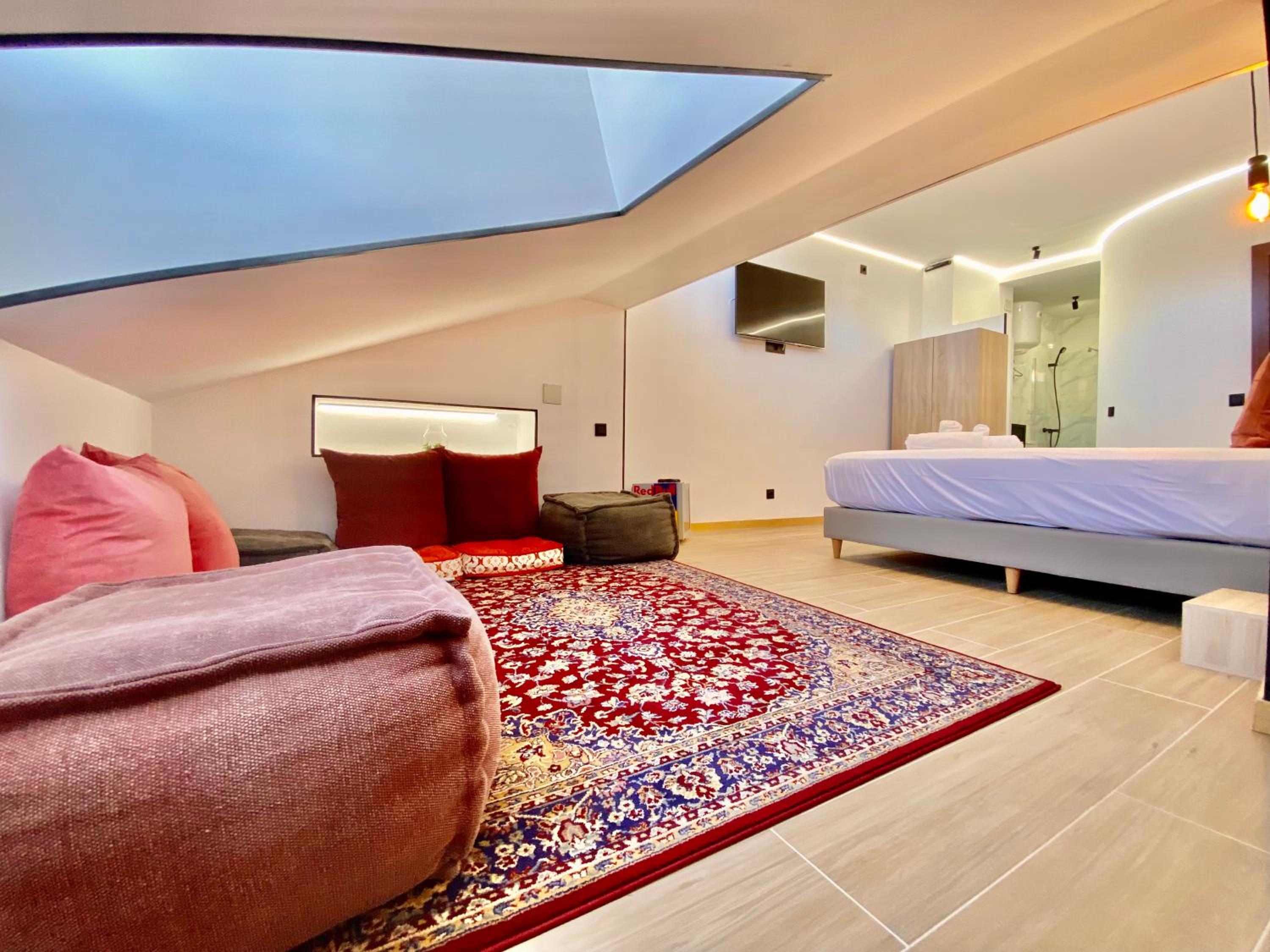 Queen Room Attic photo 2