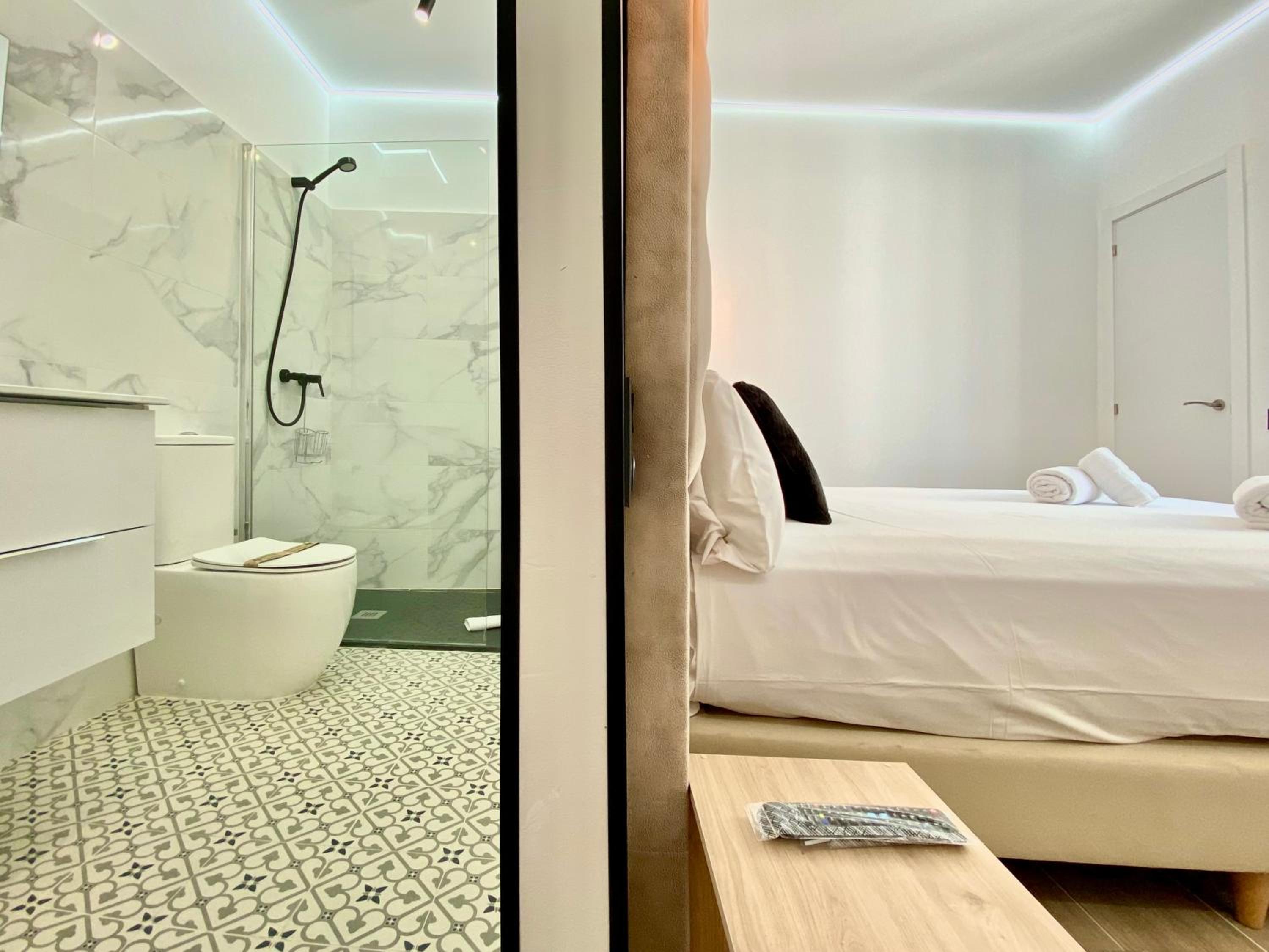 Double Room with Private Bathroom photo 3