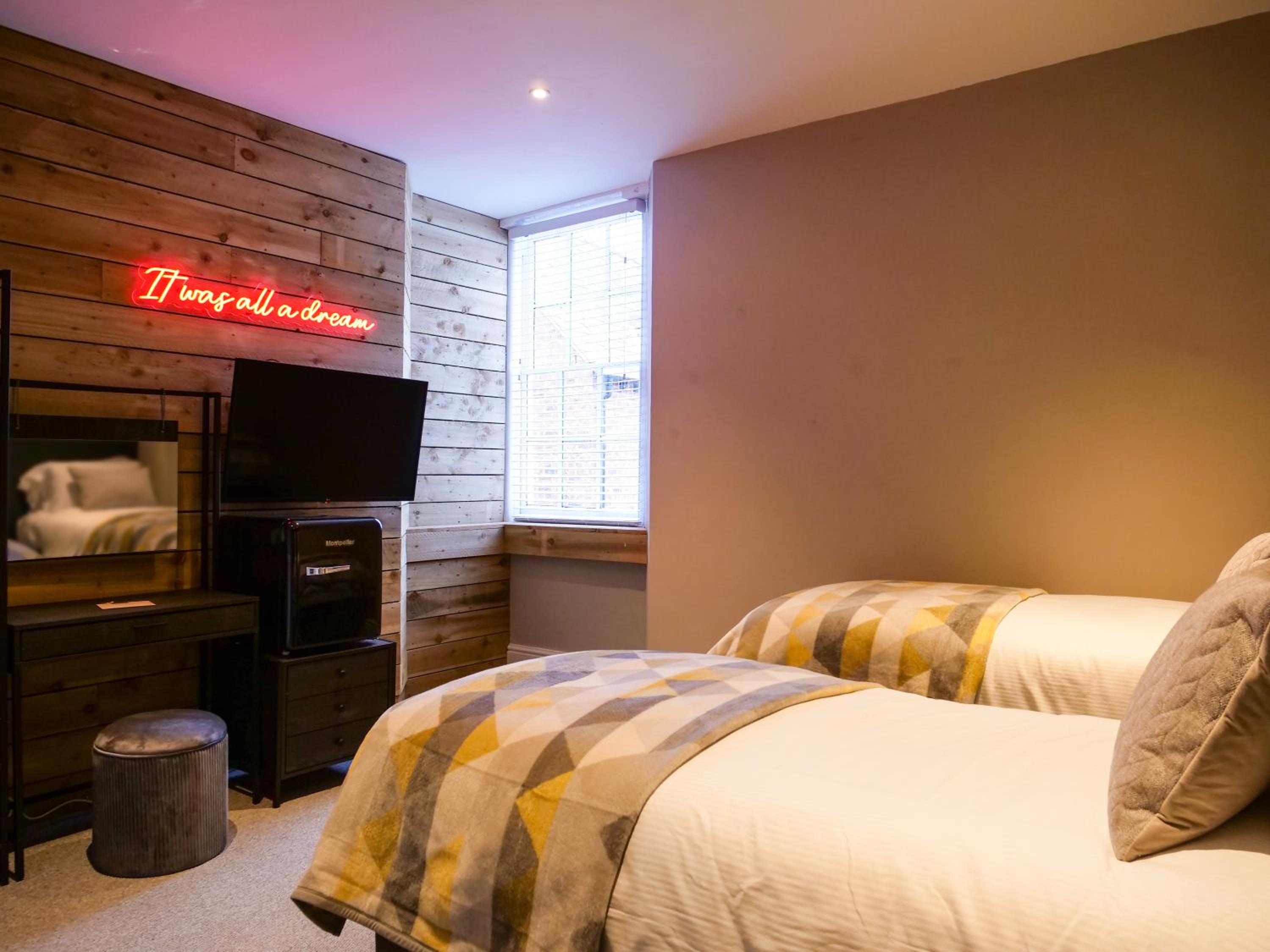 Twin Room - Photo 1