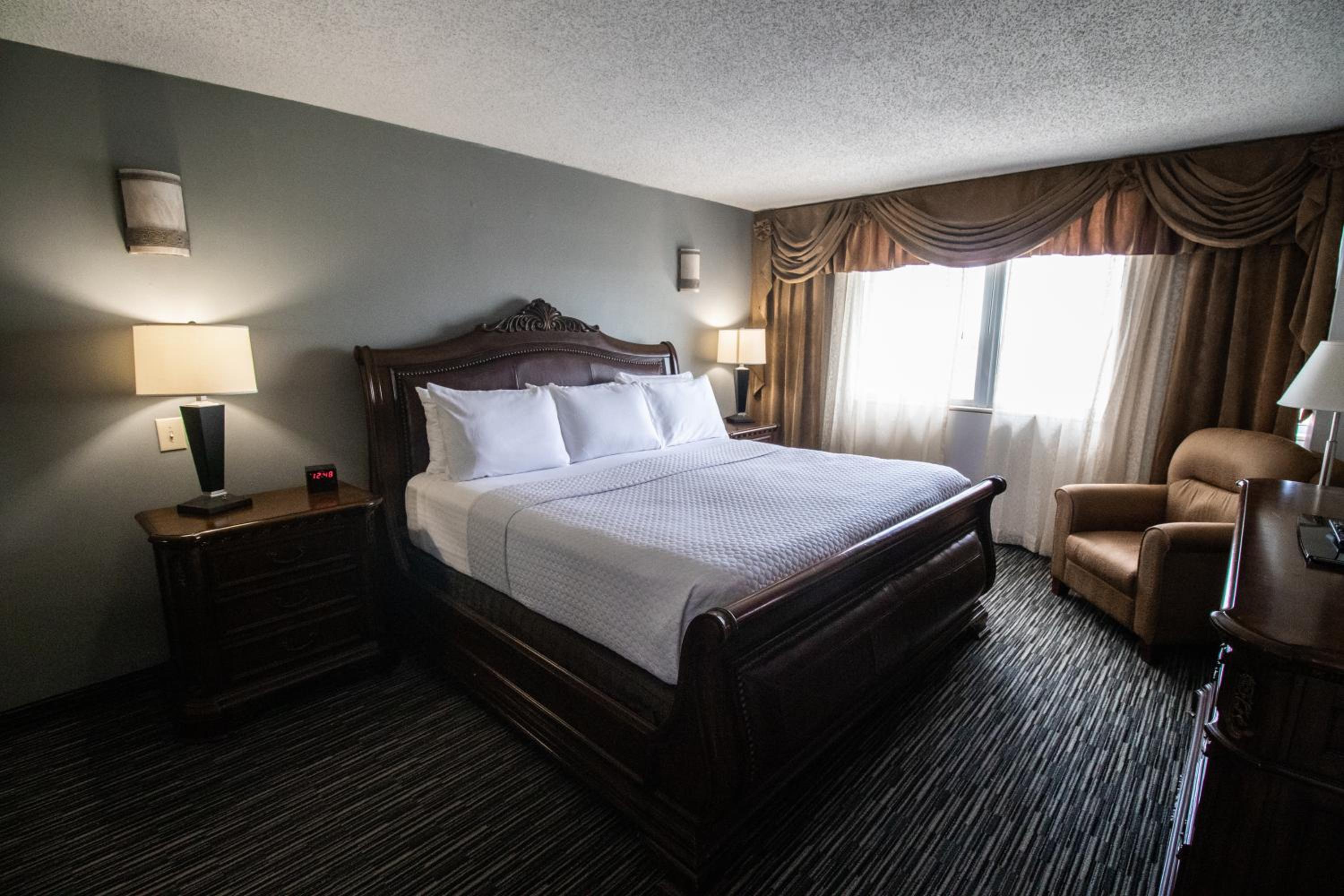 Executive King Room - Non-Smoking - Photo 4