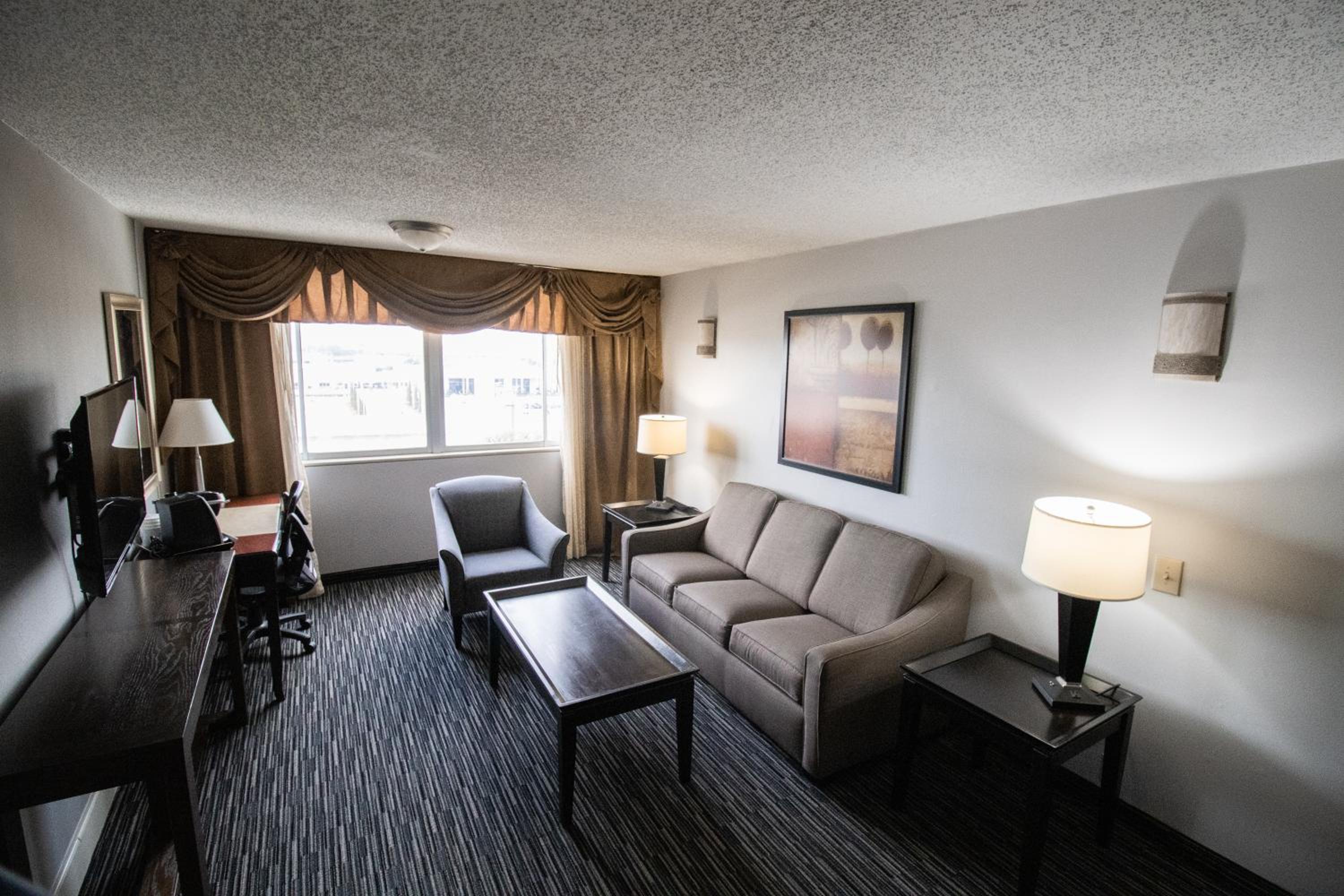 One-Bedroom King Suite - Non-Smoking - Photo 1