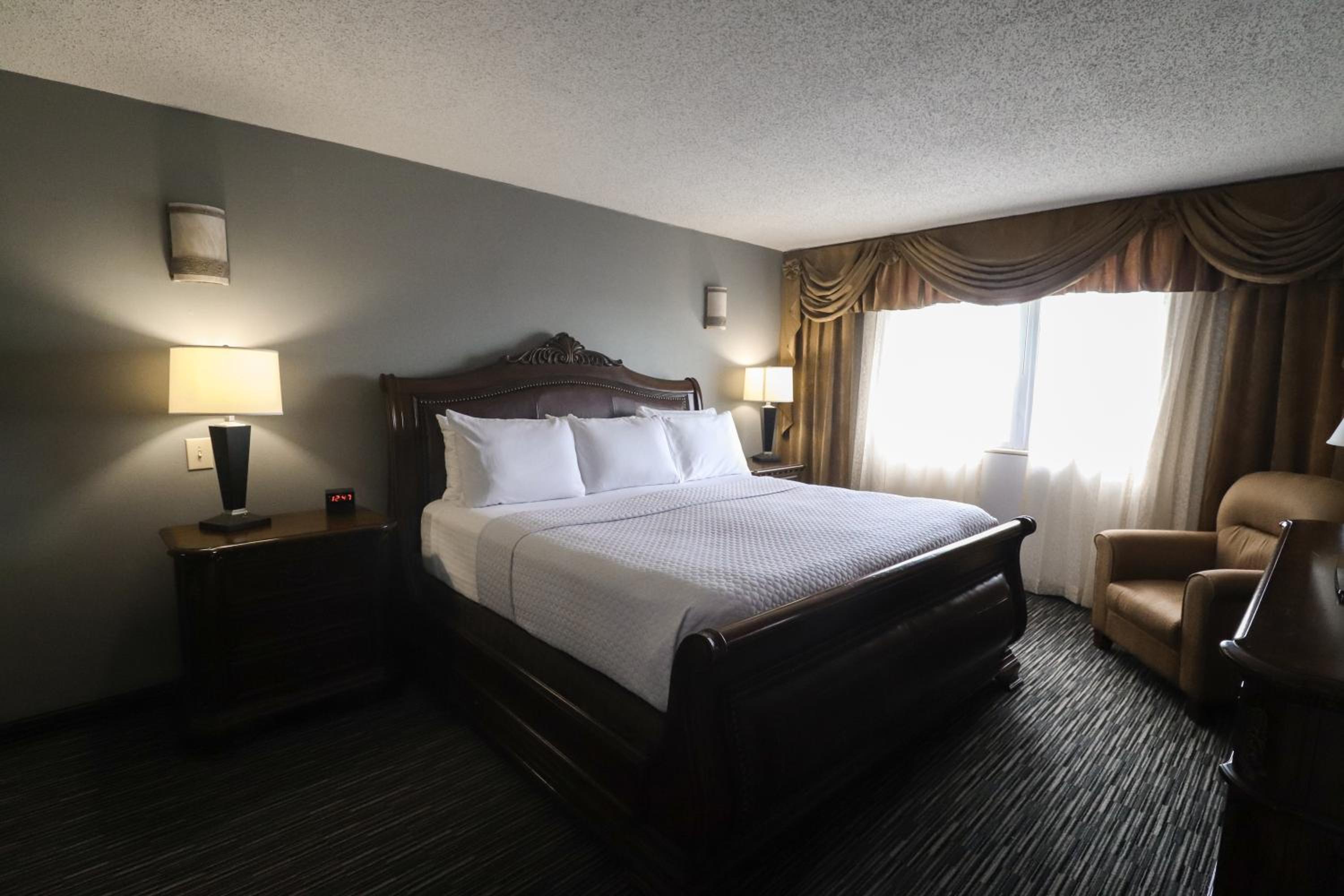 One-Bedroom King Suite - Non-Smoking - Photo 3