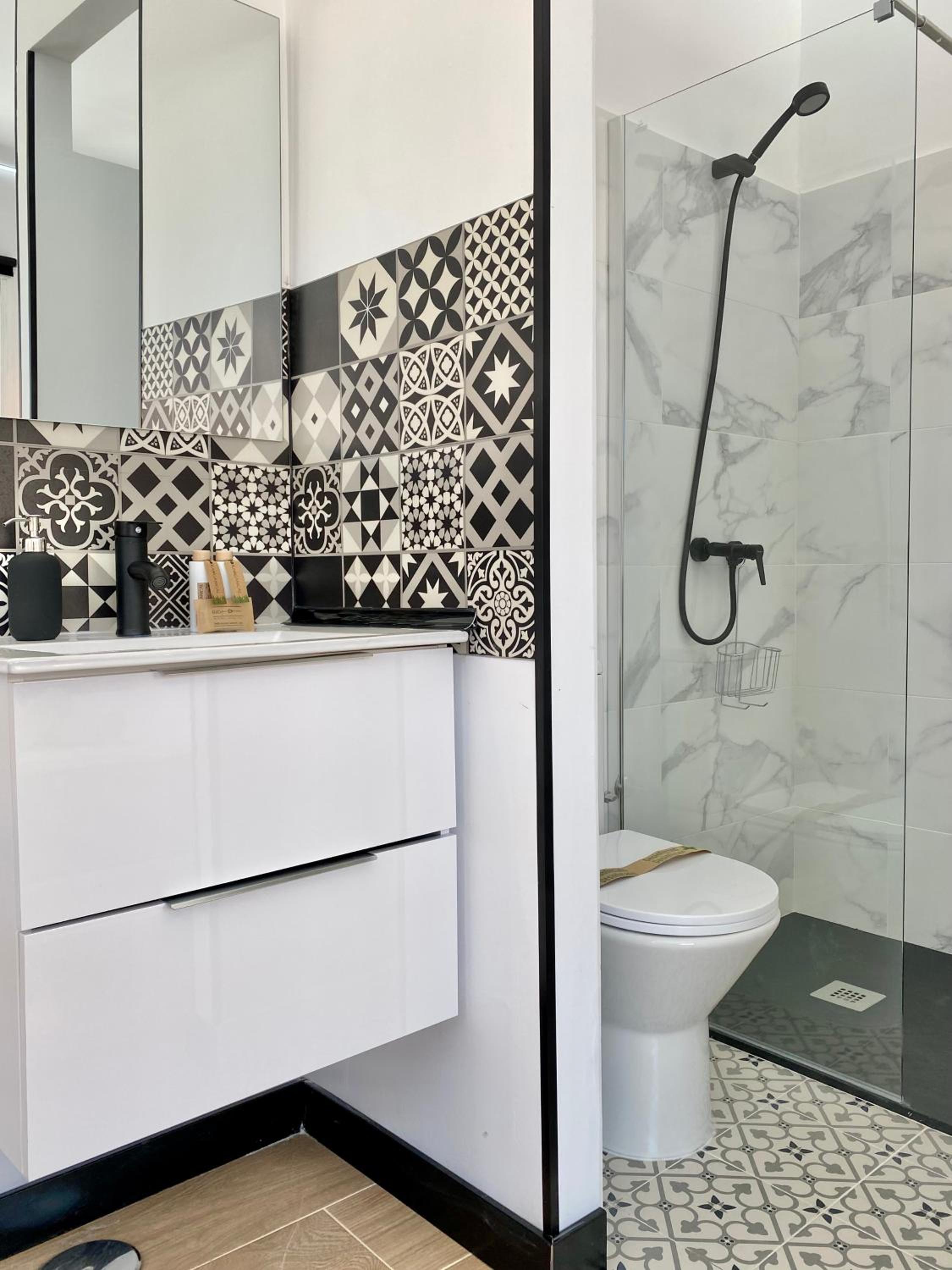 Quadruple Room with Private Bathroom photo 3