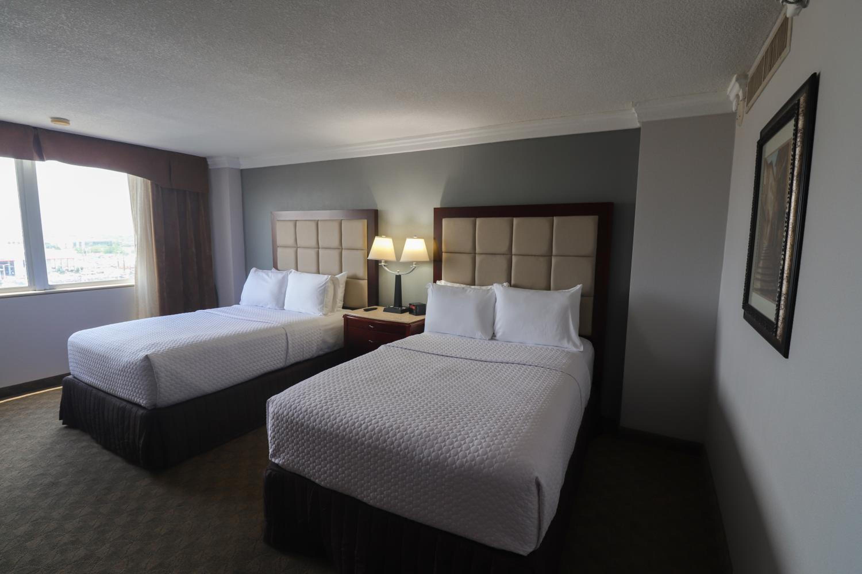 Suite with Two Double Beds and Roll in Shower - Mobility Accessible/Non-Smoking - Photo 2