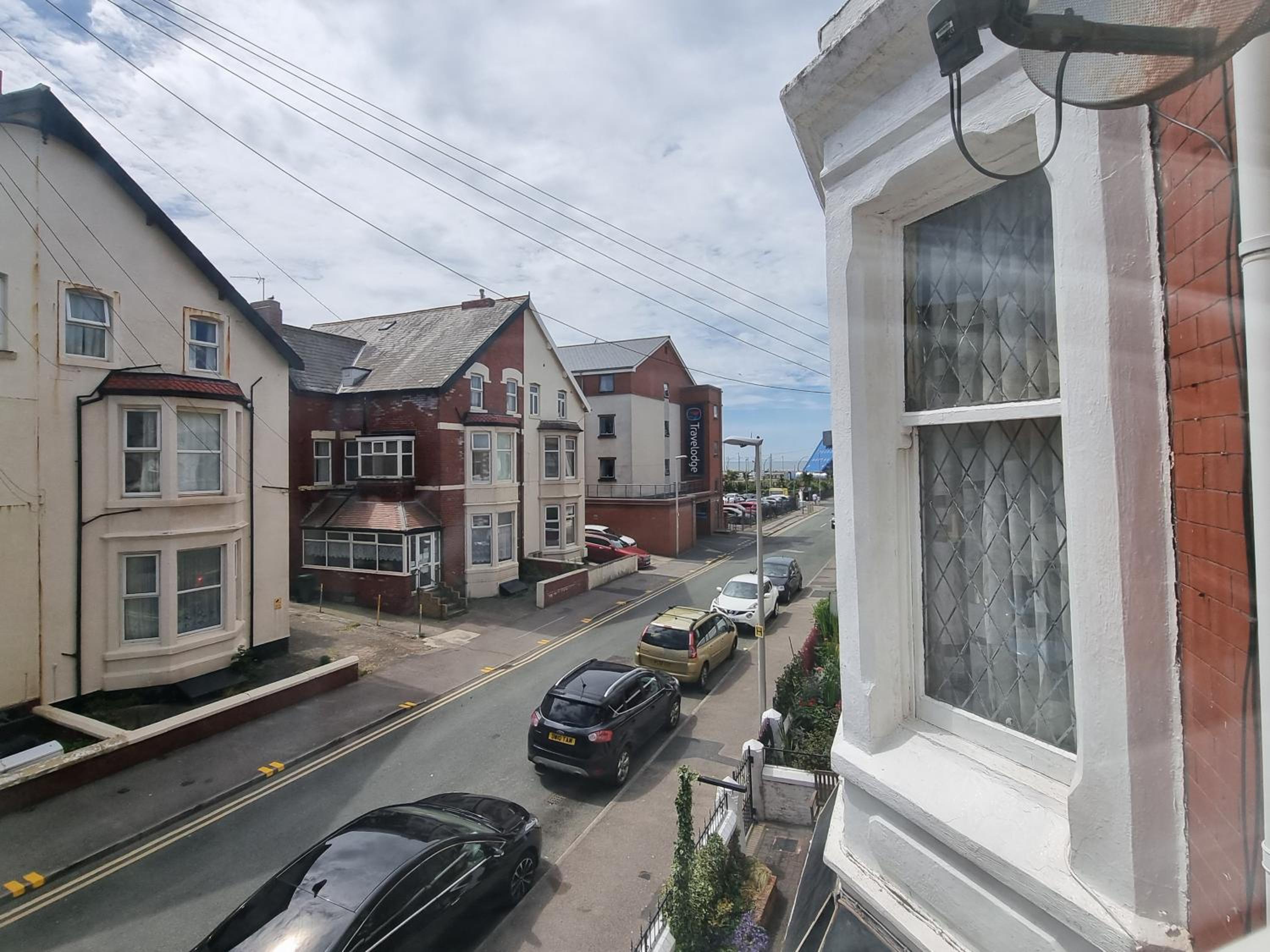 Apartment with Sea View #3 - Photo 6