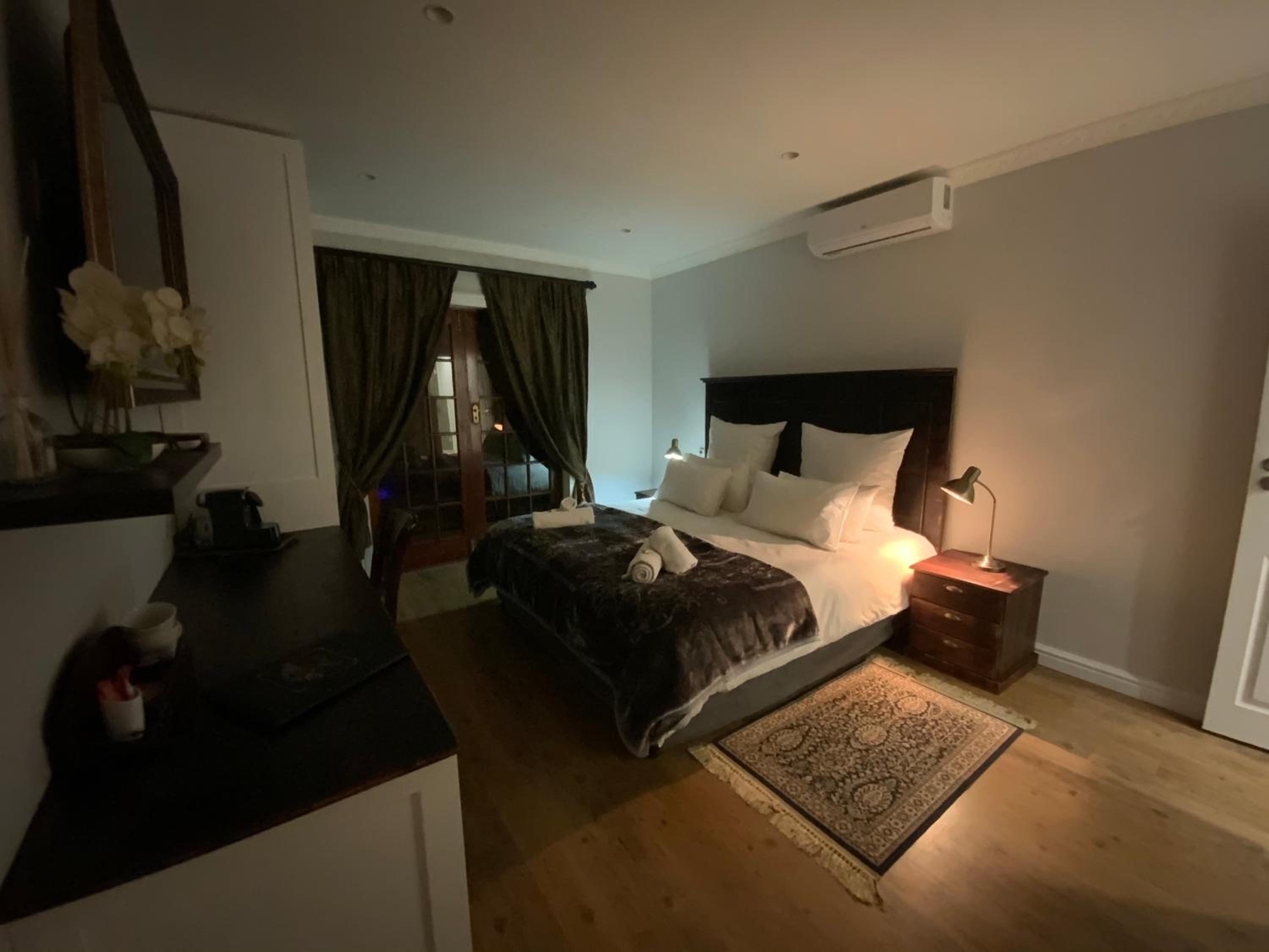 Deluxe Double or Twin Room with Pool View photo 2