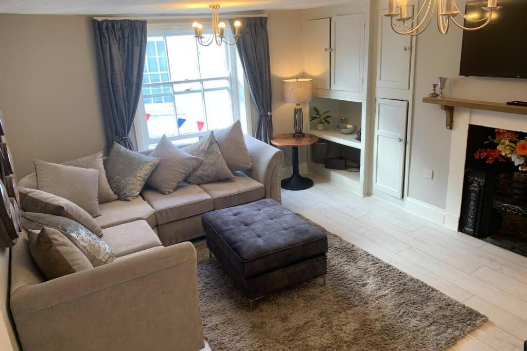 One-Bedroom Apartment - Photo 1