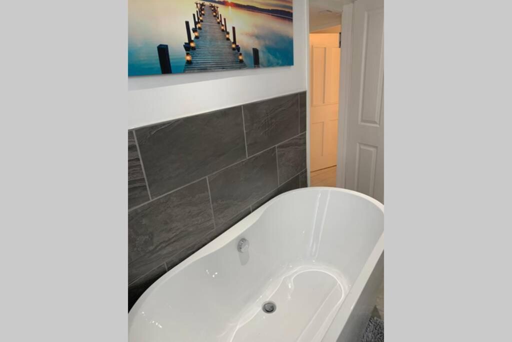 One-Bedroom Apartment - Photo 80