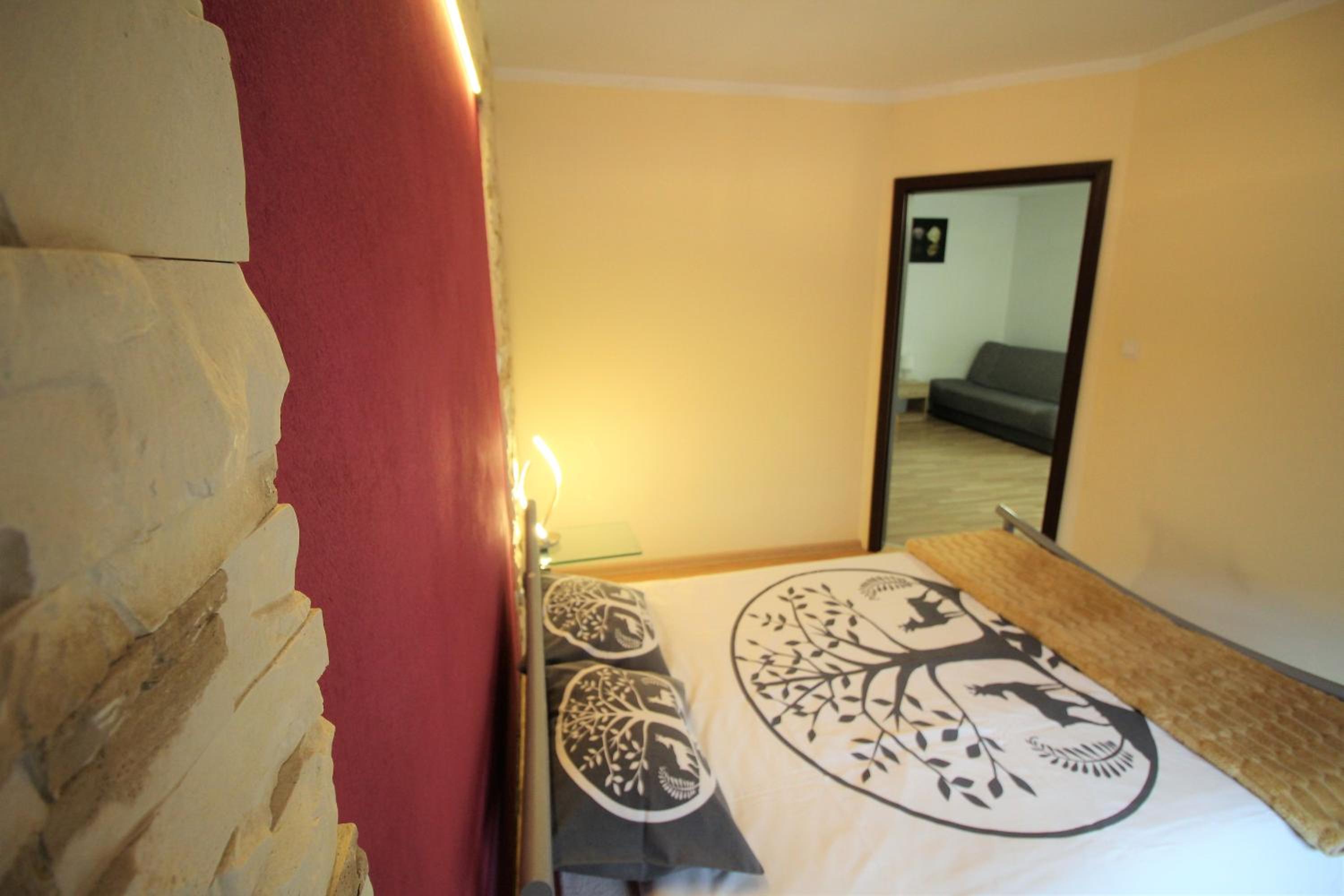 One-Bedroom Apartment photo 1