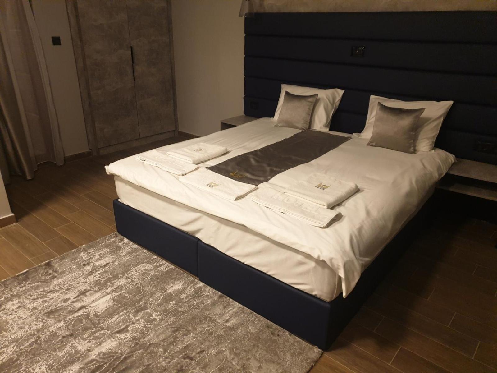 Deluxe Junior Suite photo 3