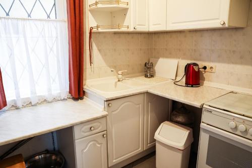 Three-Bedroom House photo 2