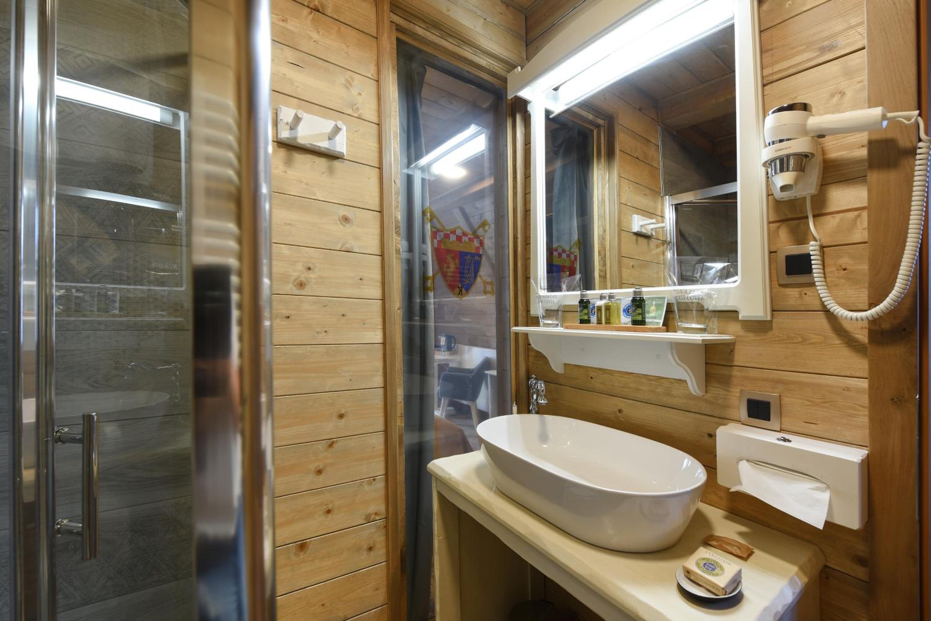 Deluxe Double Room - Photo 6