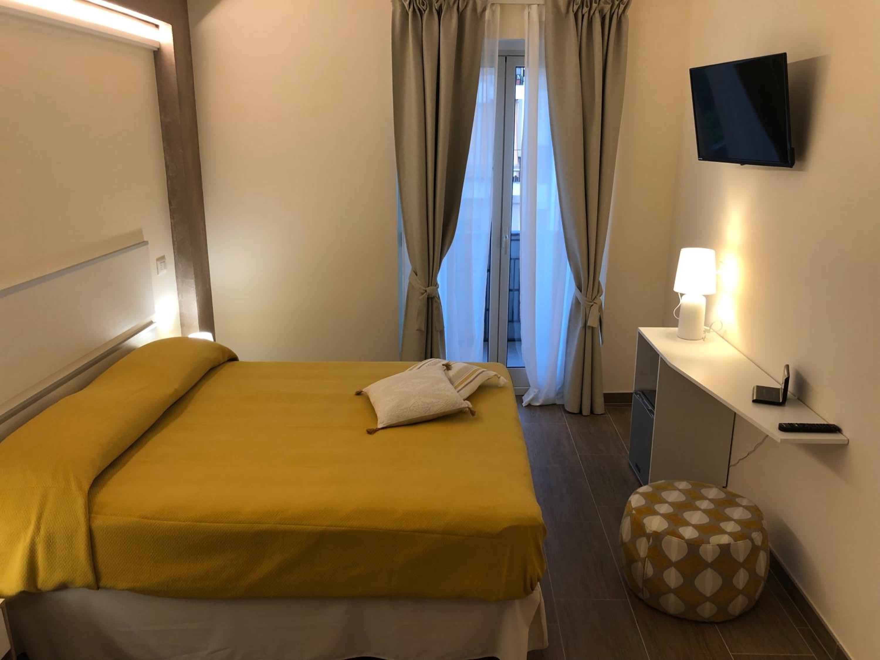Large Double or Twin Room photo 1