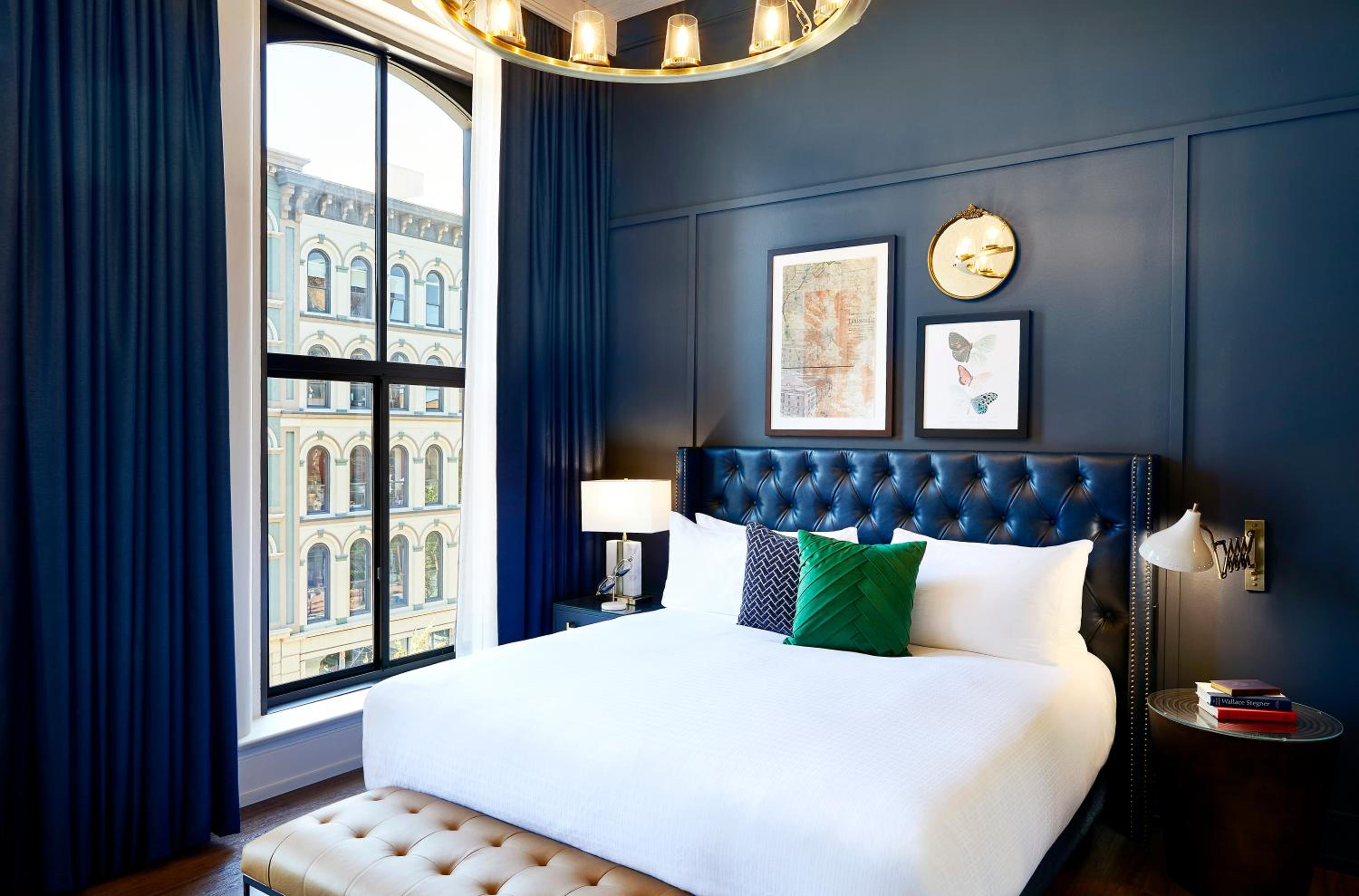 City View King Room - Photo 2