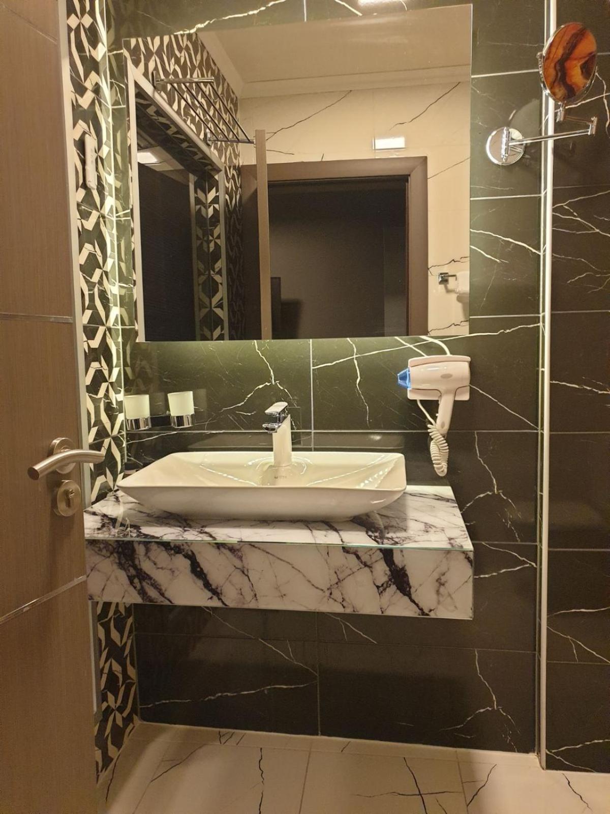 Deluxe Single Room with Balcony photo 2