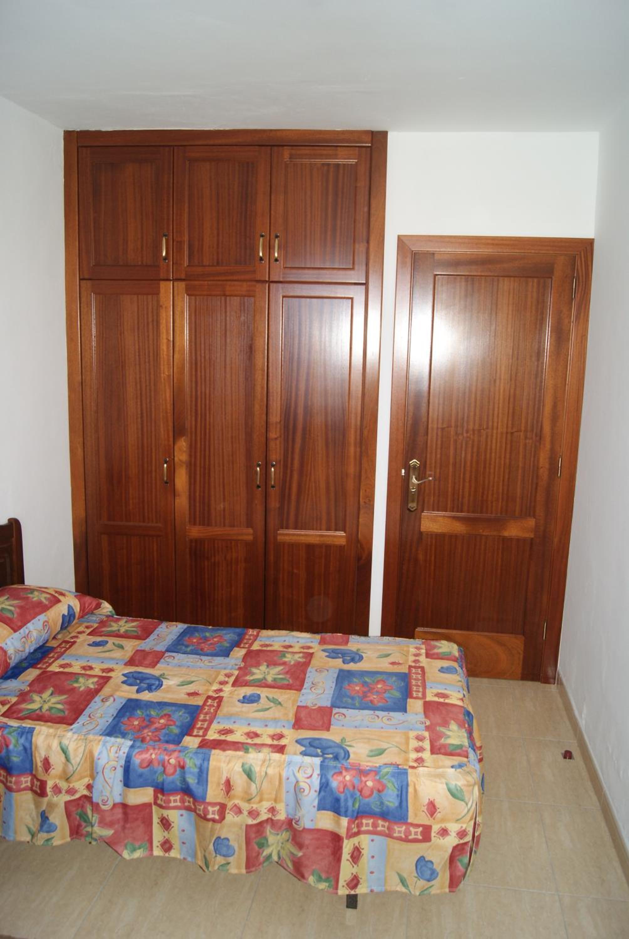 Two-Bedroom Apartment with Balcony and Sea Views- No. 4 photo 3
