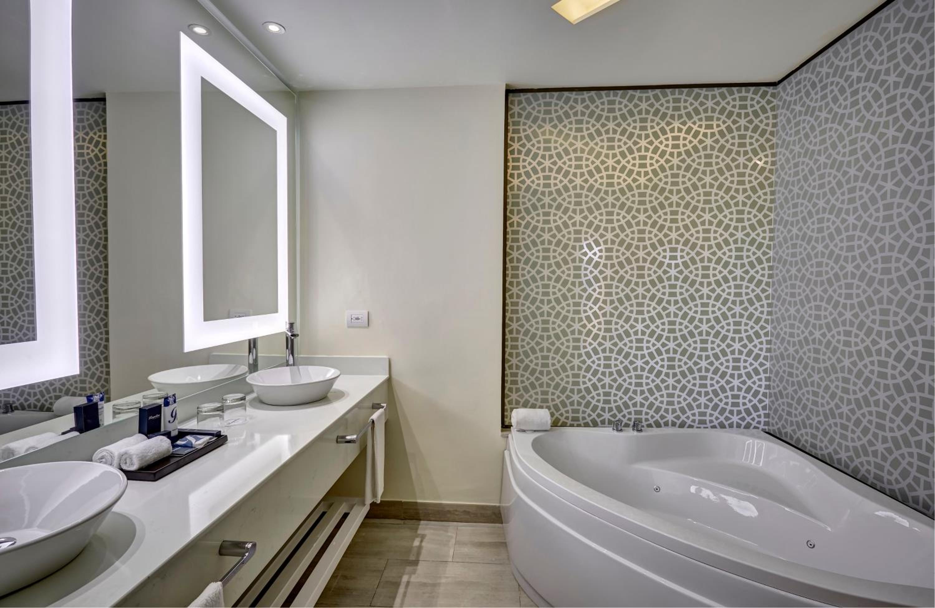 Luxury Family Suite Ocean View Diamond Club