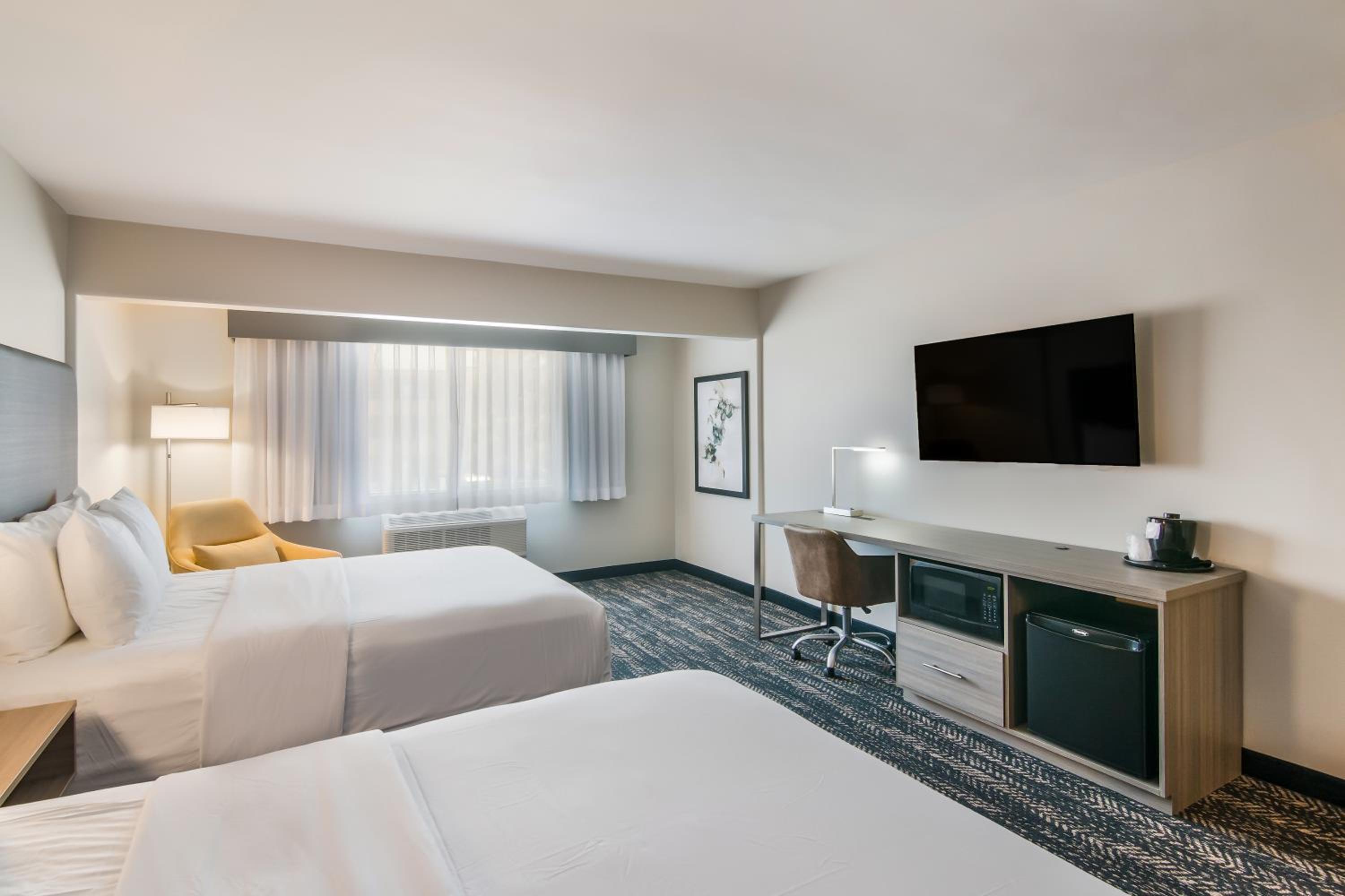 Standard Queen Room With Two Queen Beds - Non-Smoking - Photo 4