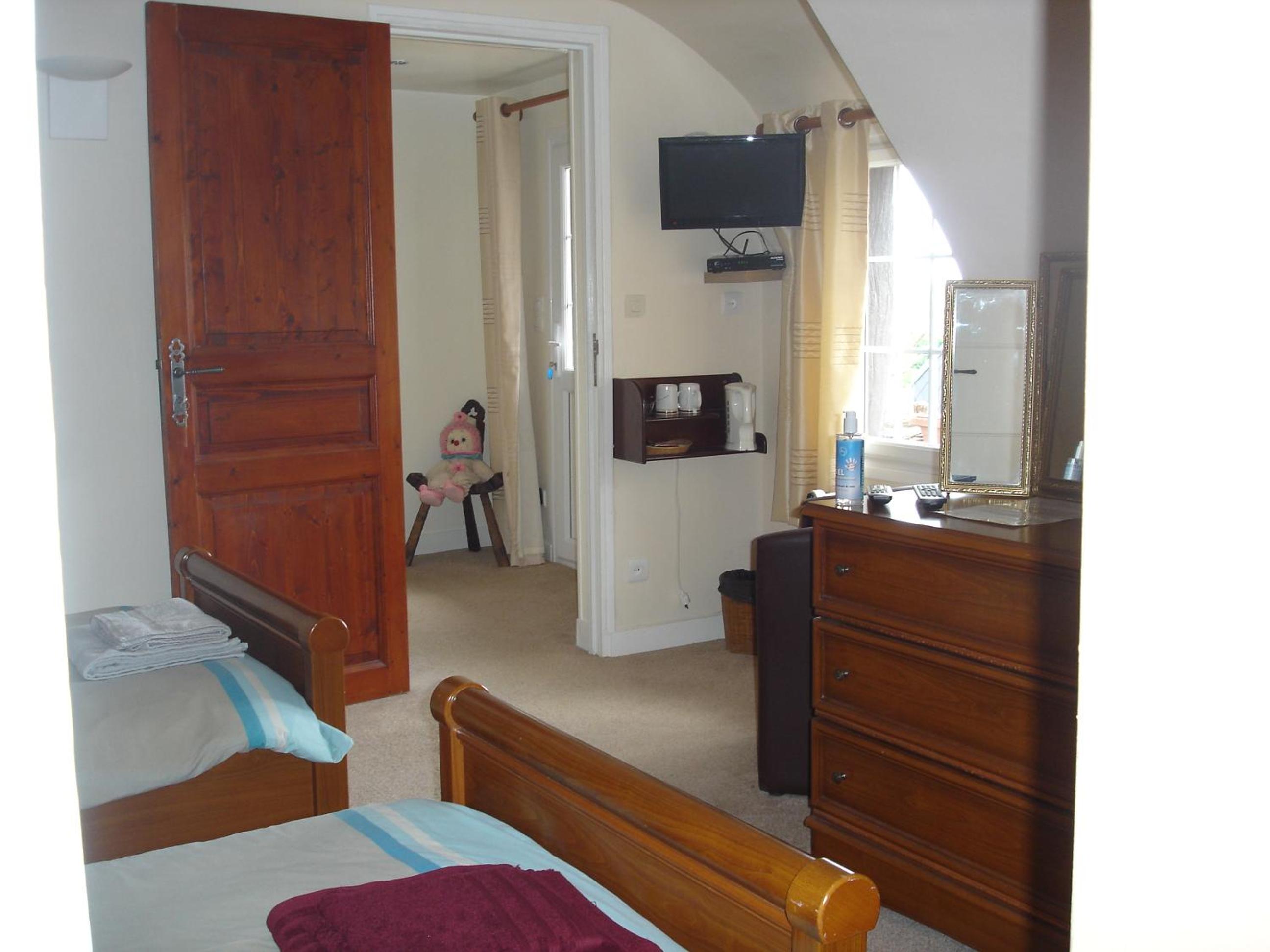 Twin Room with Shower photo 2