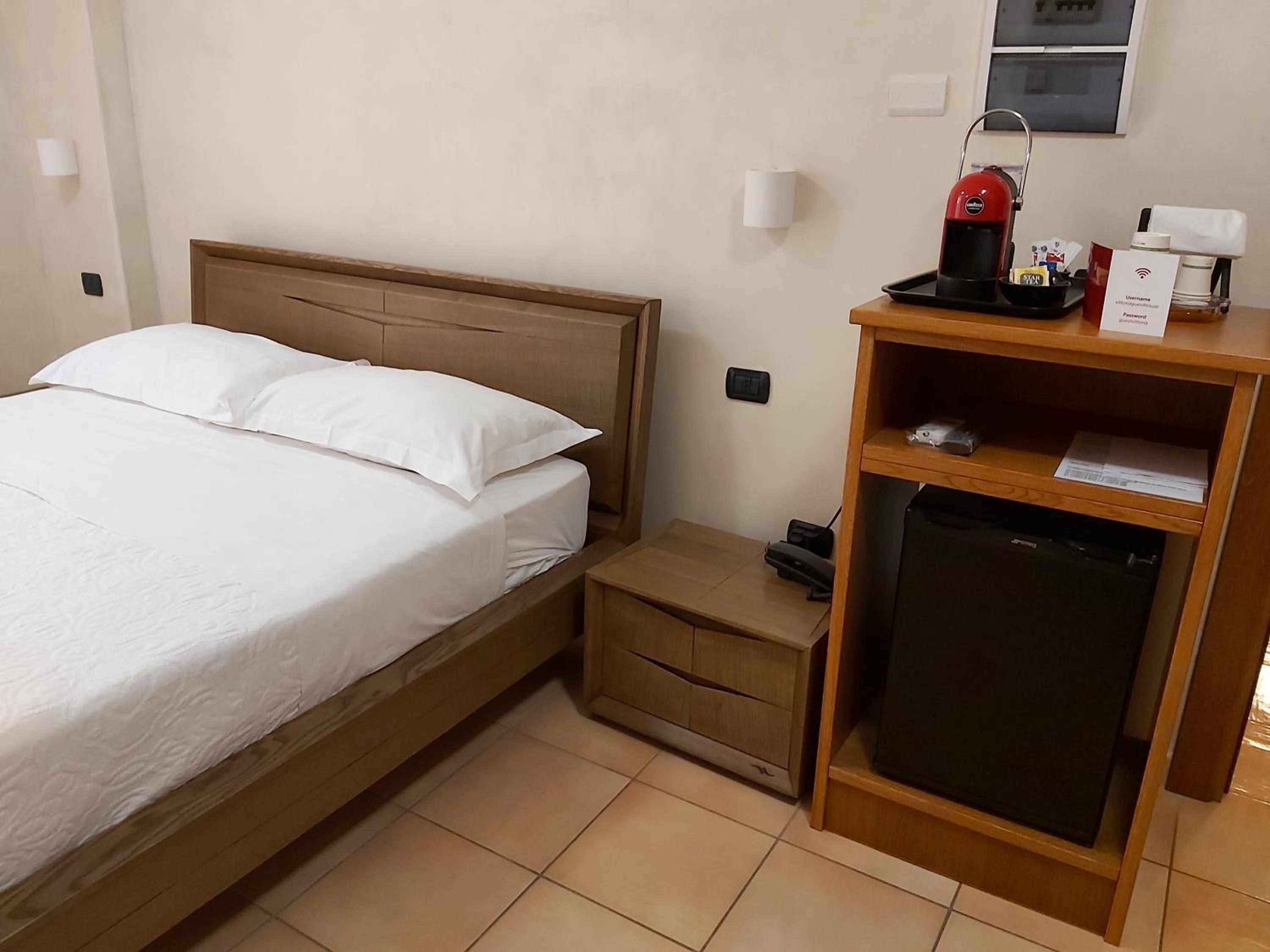 Double Room - Photo 5