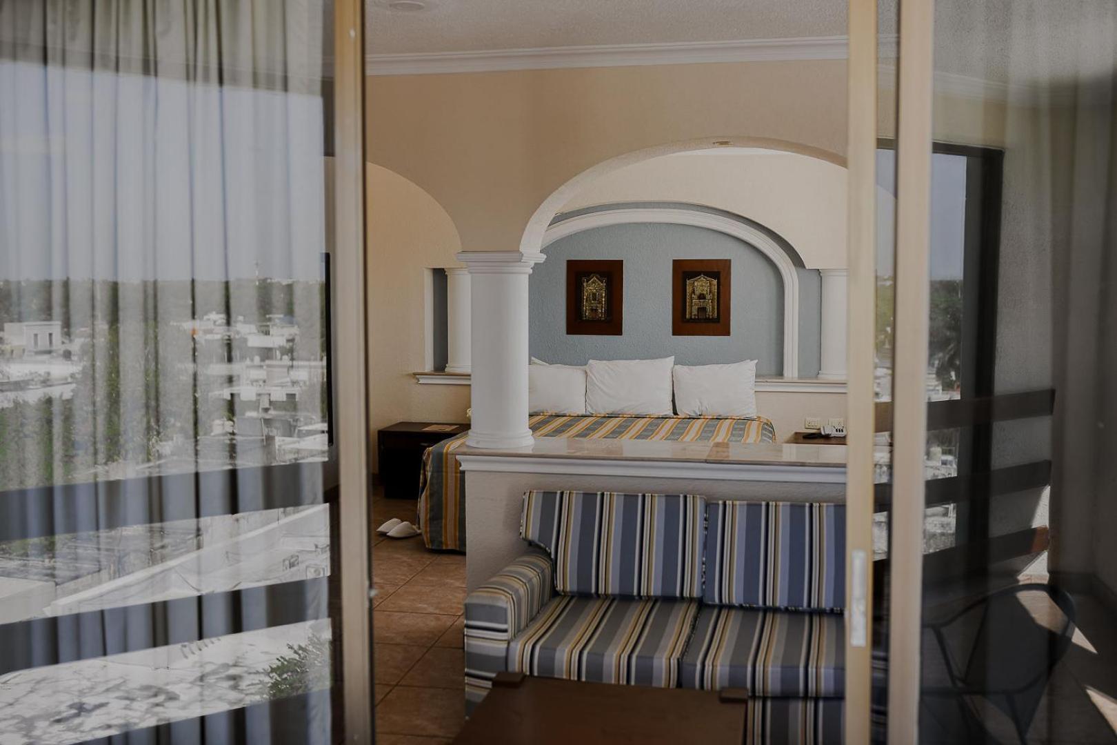 Suite - Photo 8