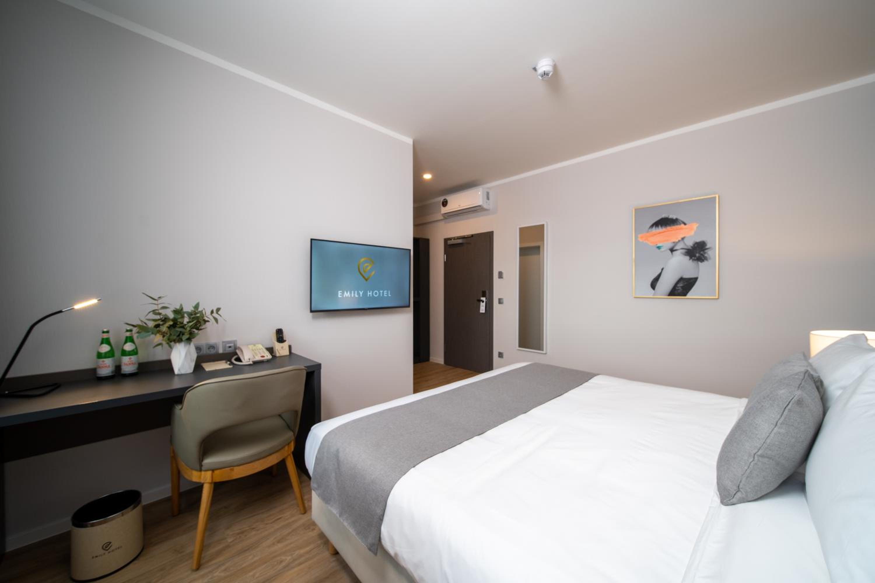 Double or Twin Room - Photo 5