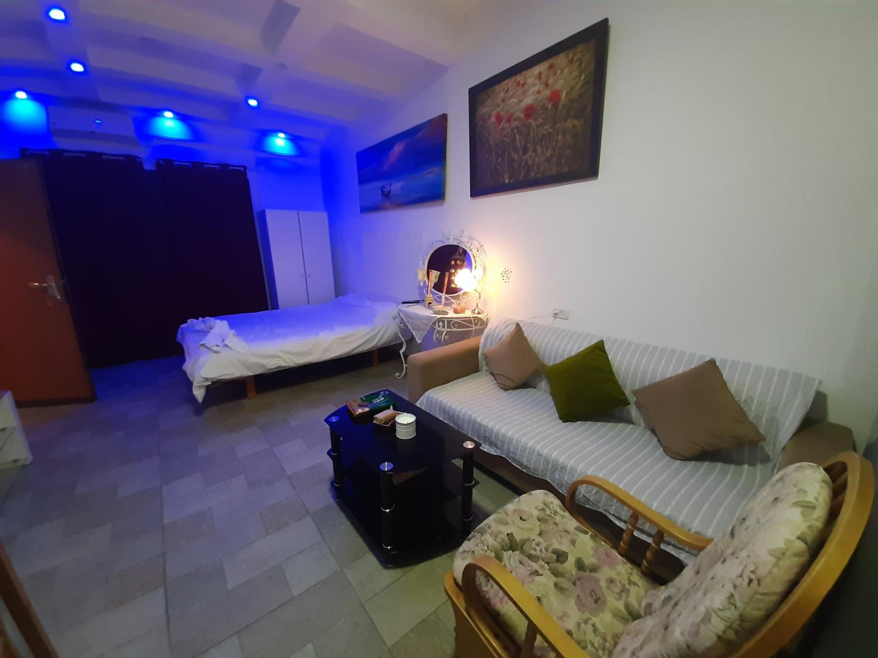 One-Bedroom Apartment - Photo 62
