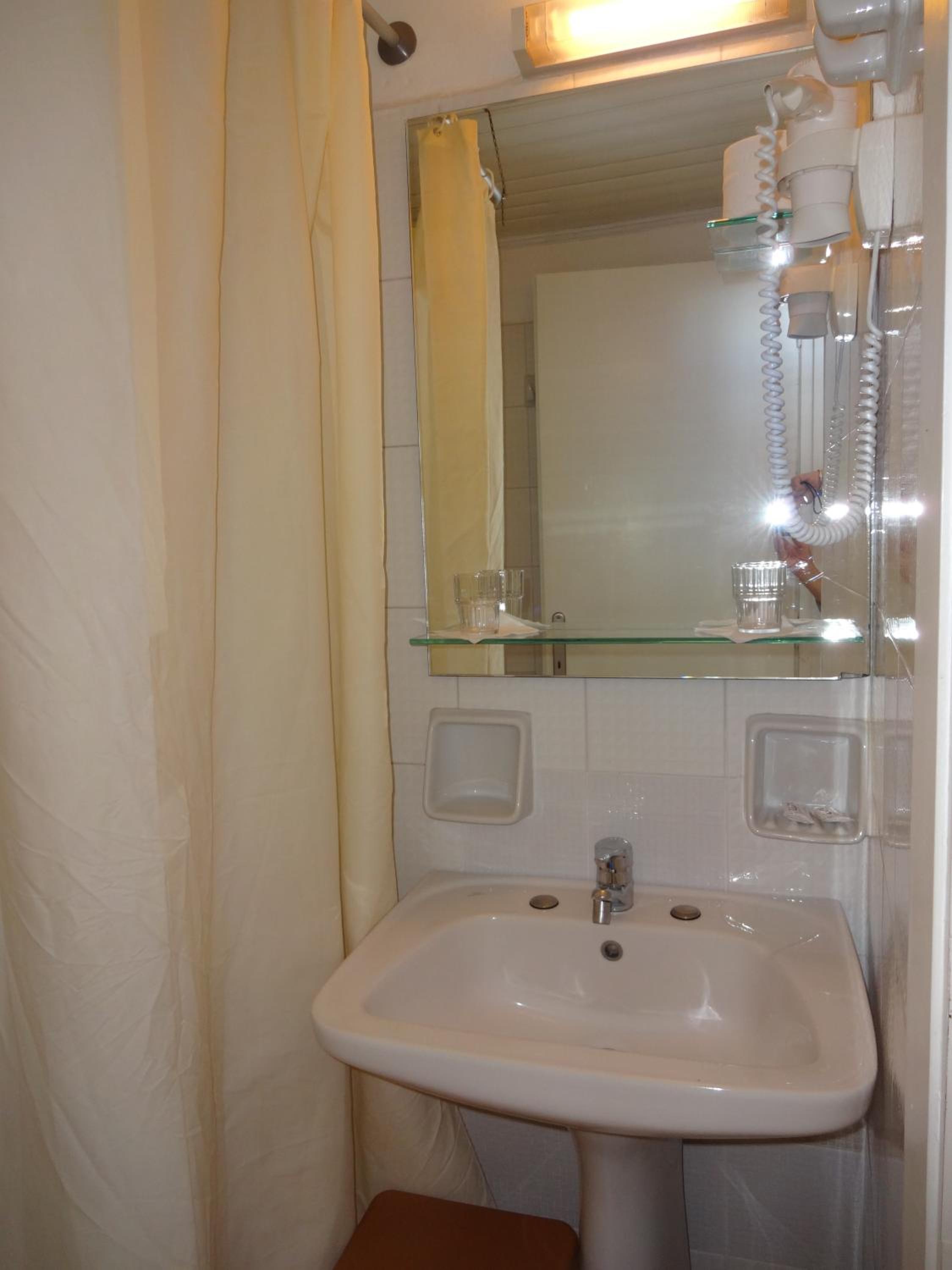One-Bedroom Apartment with Terrace photo 2