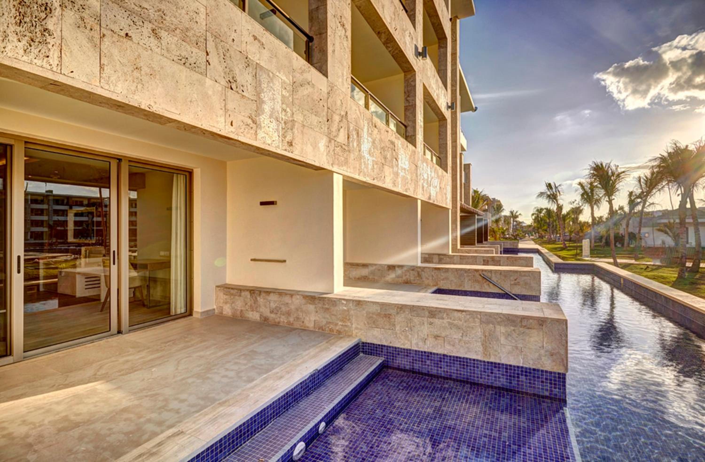 Luxury Junior Suite Swim Out