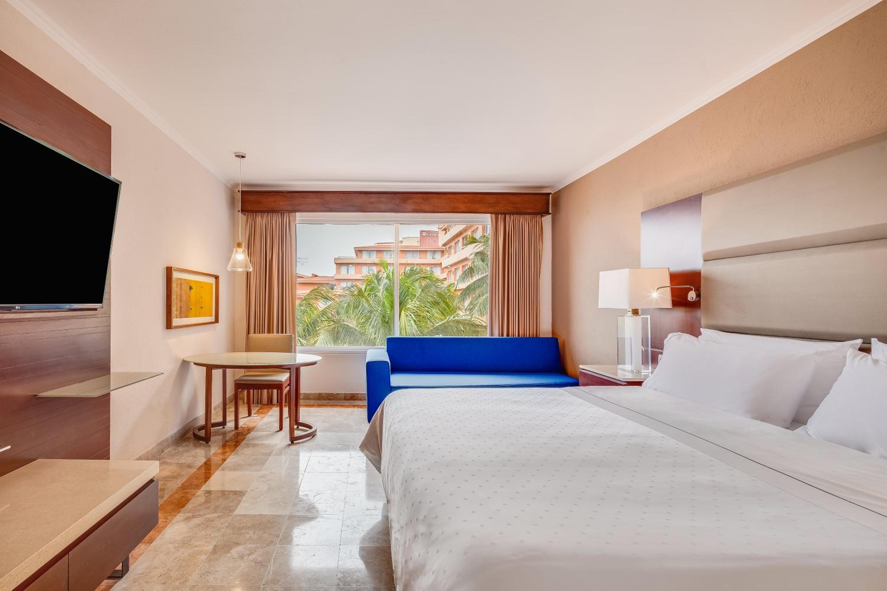 Deluxe King Room - Photo 4