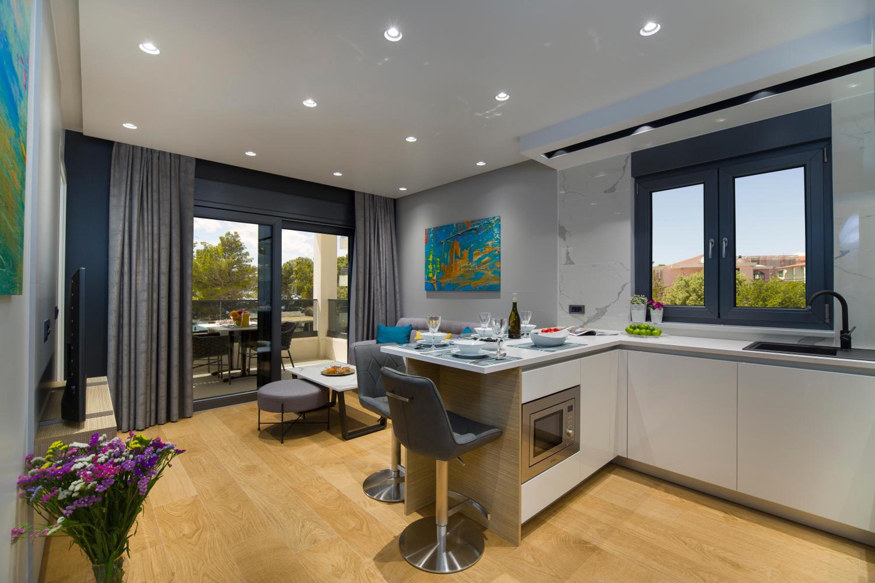 Apartment with Terrace - Photo 3